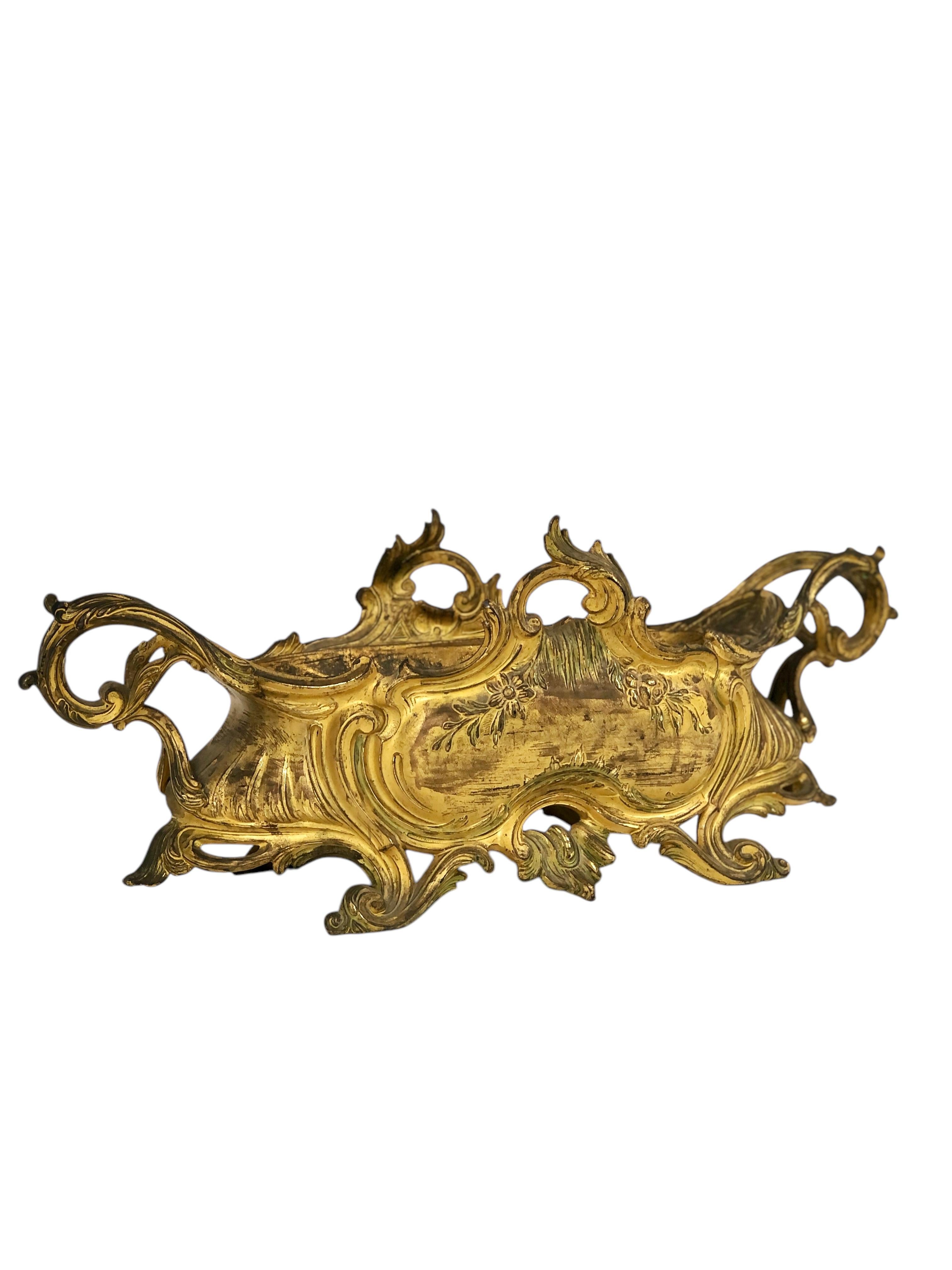 Jardinière ou centre de table en bronze doré de style rococo du 19e siècle en vente 2