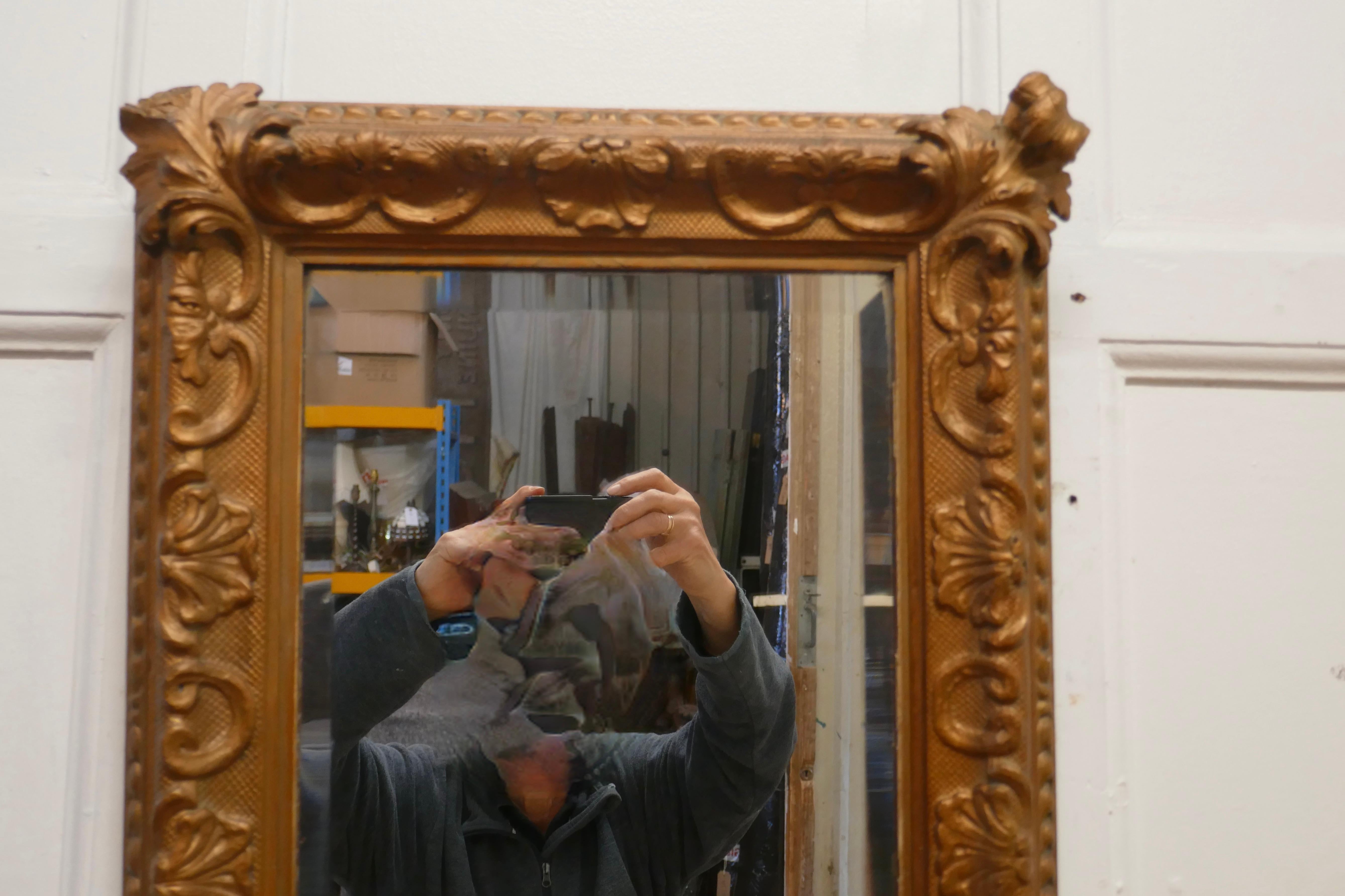 Miroir mural de style rococo du 19ème siècle en bois doré Bon état - En vente à Godshill, Isle of Wight