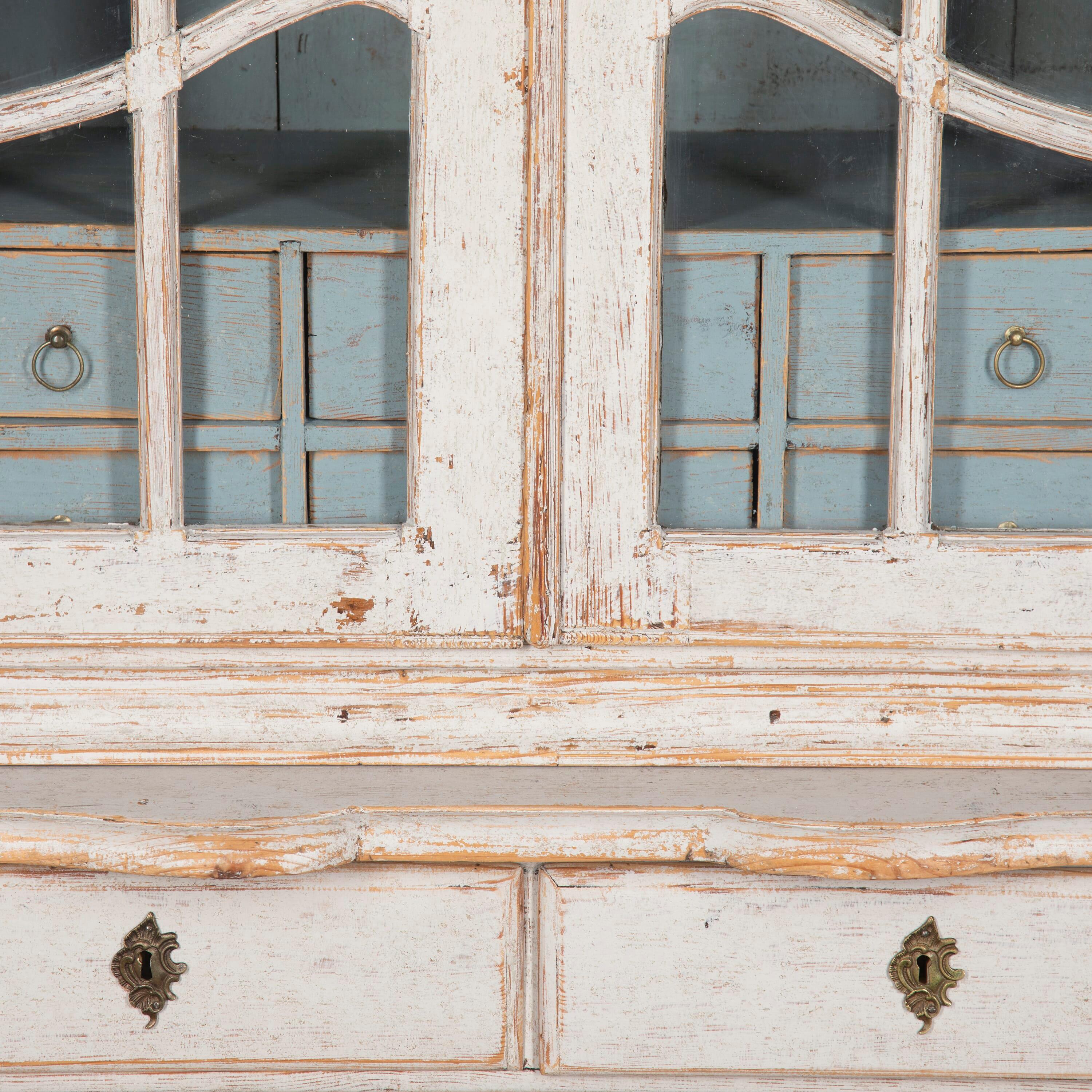 19th Century Rococo Style Glazed Cabinet In Good Condition For Sale In Tetbury, Gloucestershire