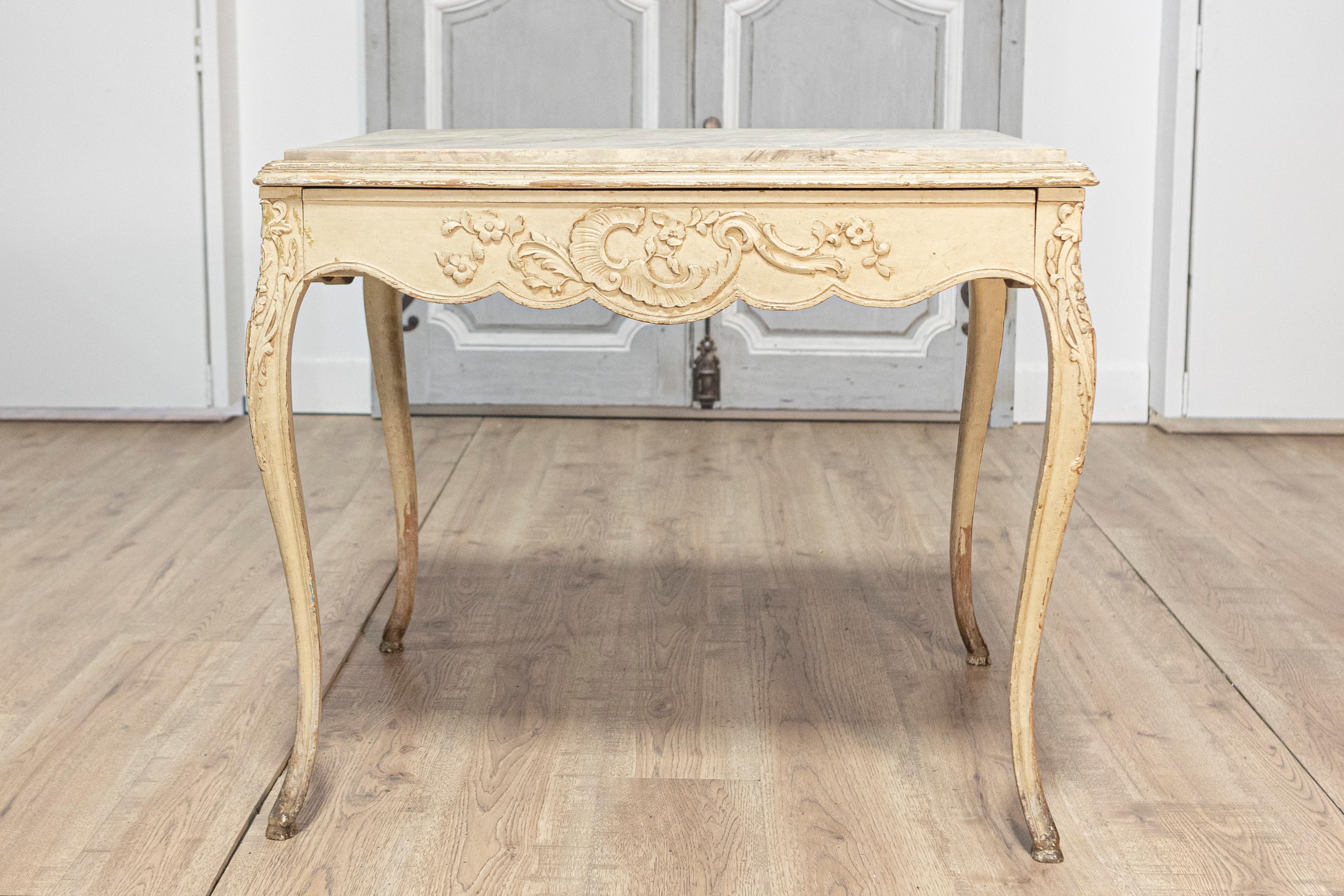 Tisch im Rokoko-Stil des 19. Jahrhunderts, um 1890 (Europäisch) im Angebot