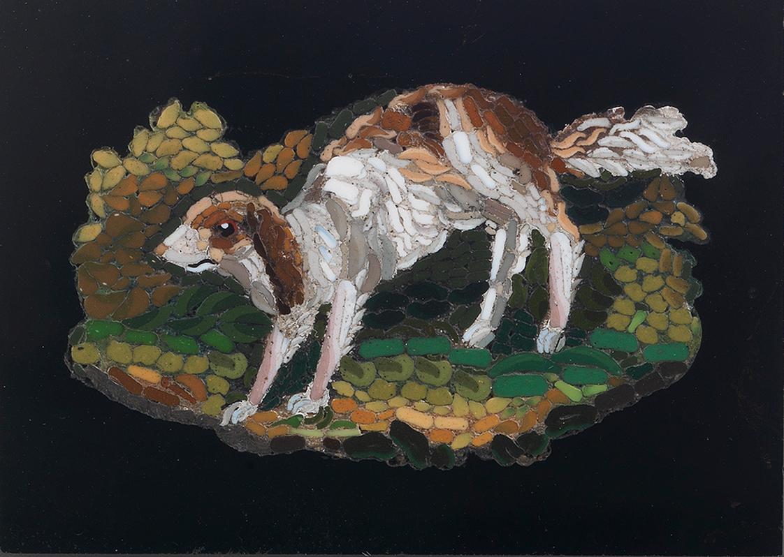 Depicting the dog, set in black glass, measures: 5.8cm x 4.3cm.