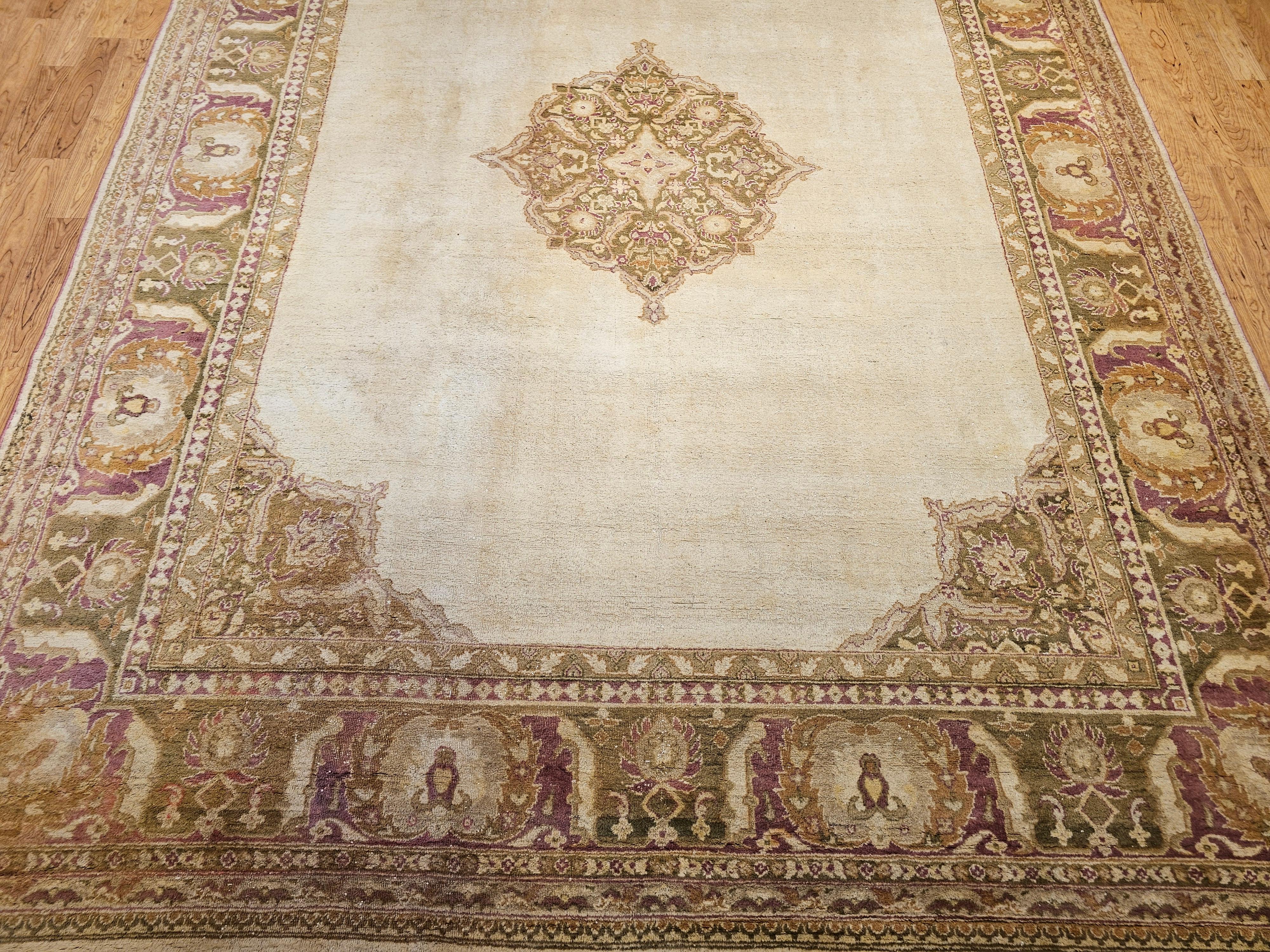Indiano Tappeto indiano Amritsar del 19° secolo in avorio, verde lime, marrone e rosa in vendita