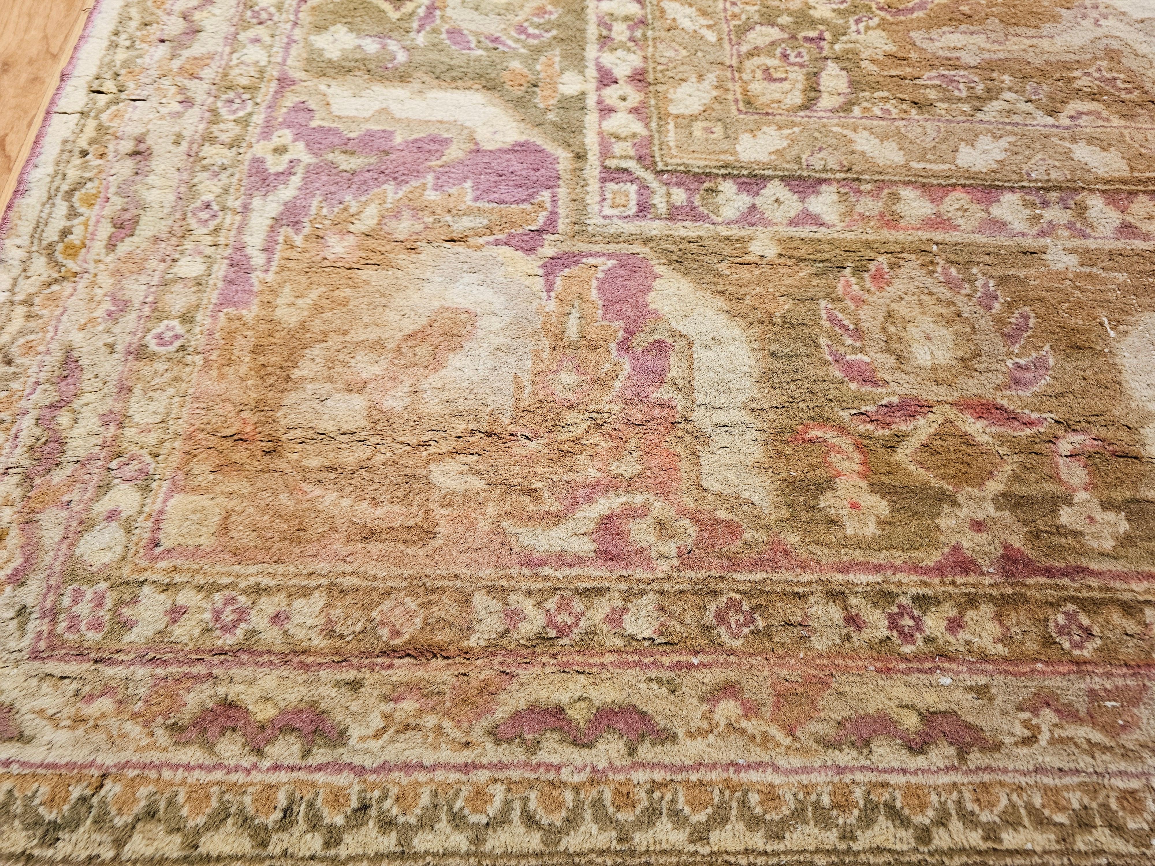 XIX secolo Tappeto indiano Amritsar del 19° secolo in avorio, verde lime, marrone e rosa in vendita