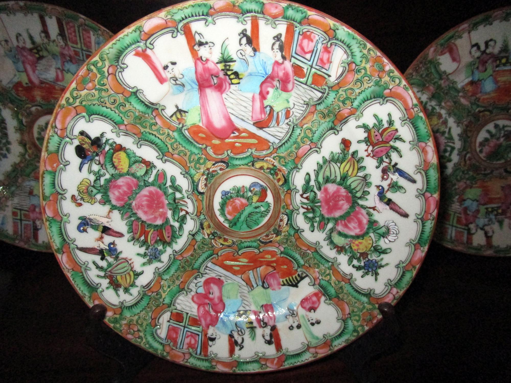 Mid-19th Century 19th century Rose Medallion Chinese Export Plate Set of Four