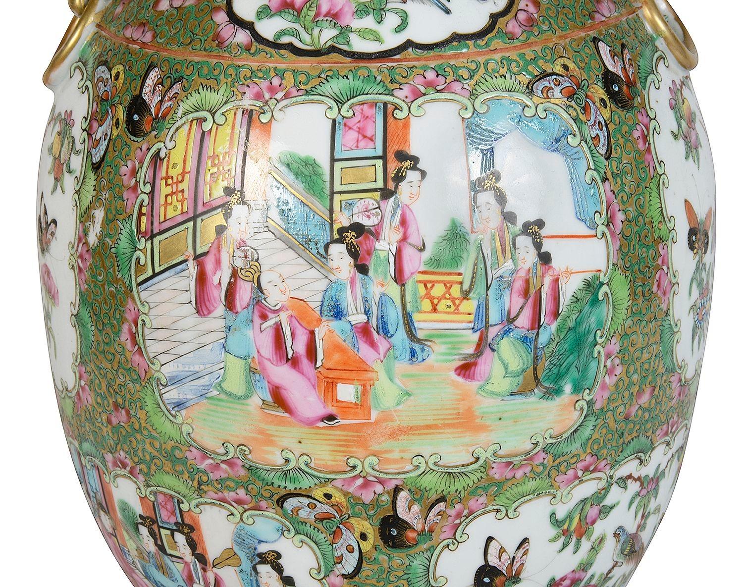 Peint à la main Lampe à médaillon en forme de rose du 19e siècle. en vente