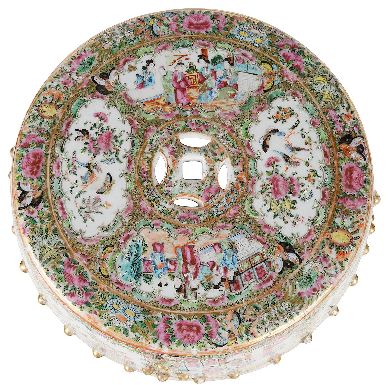 A good quality 19th century Chinese Cantonese / Rose medallion porcelain Garden seat., having a green ground with inset hand painted panels depicting Classical Chinese interior scenes of courtiers, exotic birds and flowers. pierced motif patterns