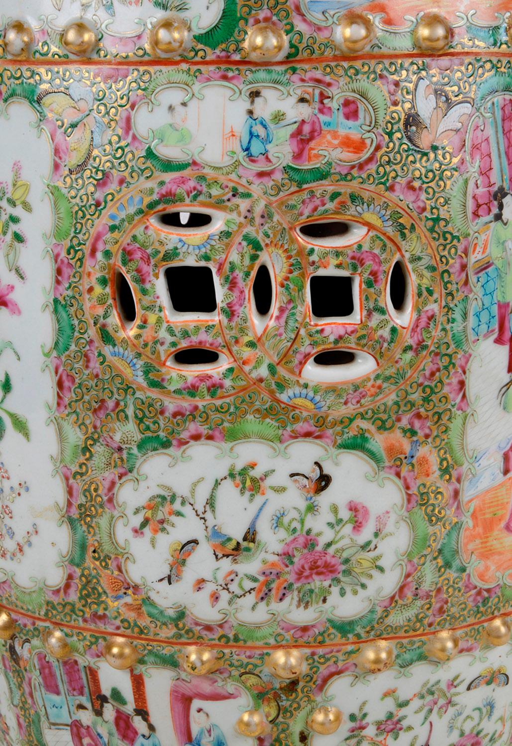 19th Century Rose Medallion Porcelain Garden Seat In Good Condition In Brighton, Sussex
