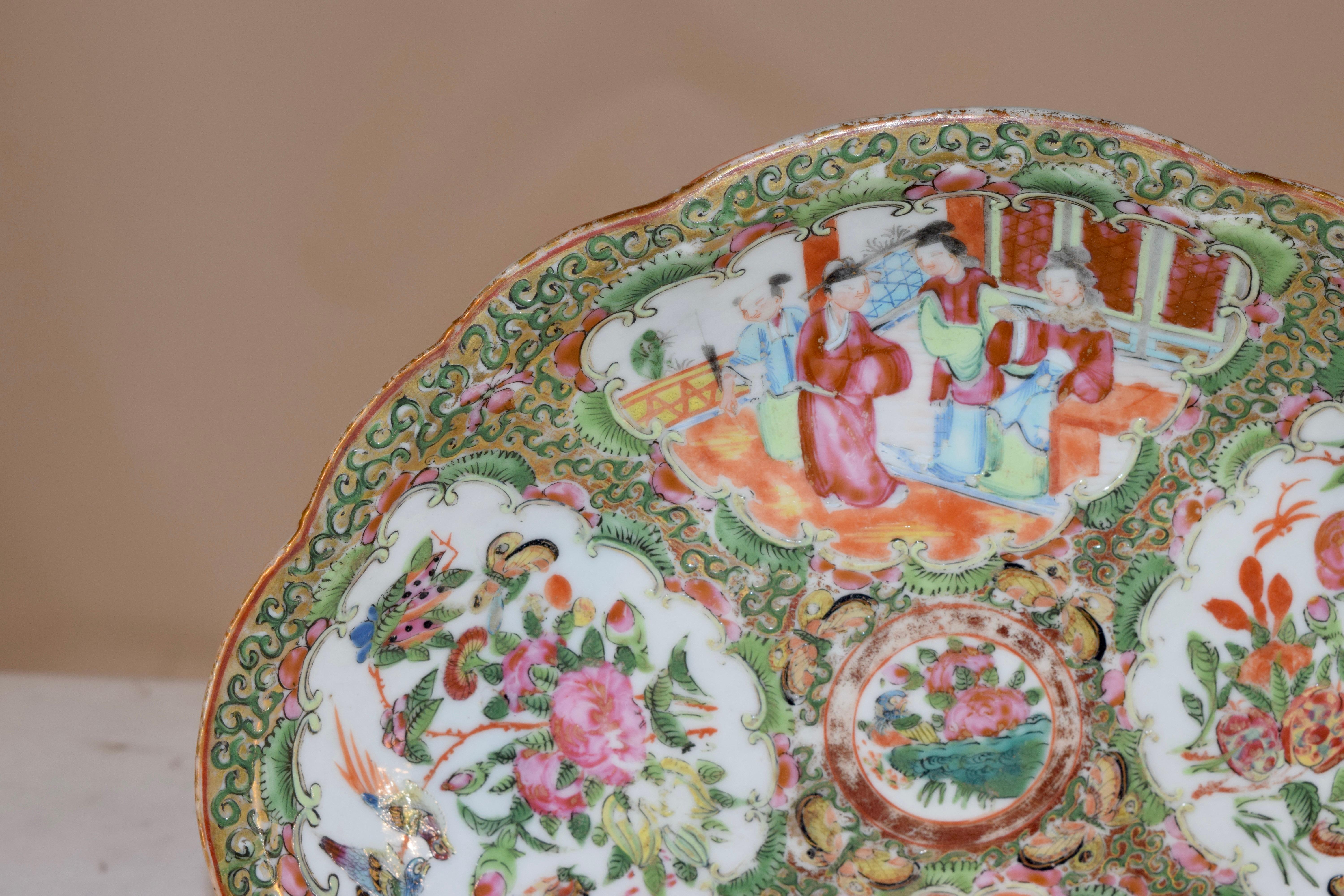 19th Century Rose Medallion Shaped Dish In Good Condition In High Point, NC
