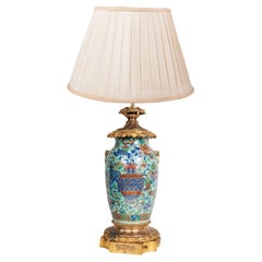 Rosenmedaillon-Vase/Lampe mit Goldbronze-Montierung aus dem 19. Jahrhundert