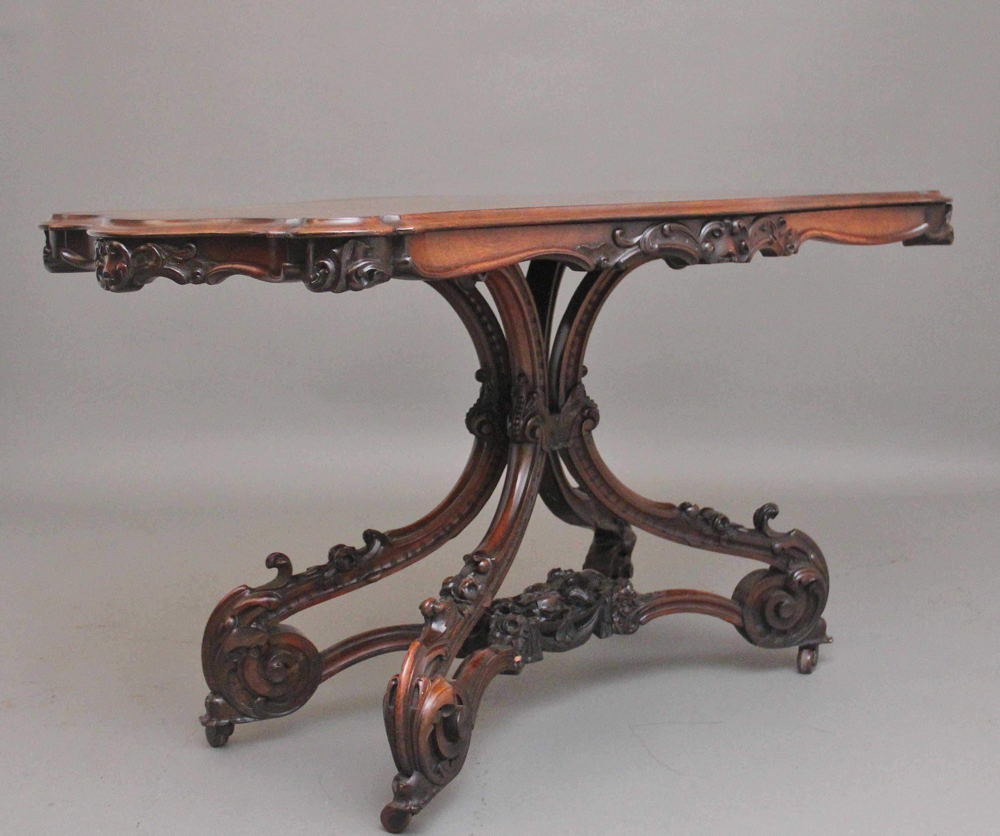 Mesa de centro de palisandro del siglo XIX Británico en venta