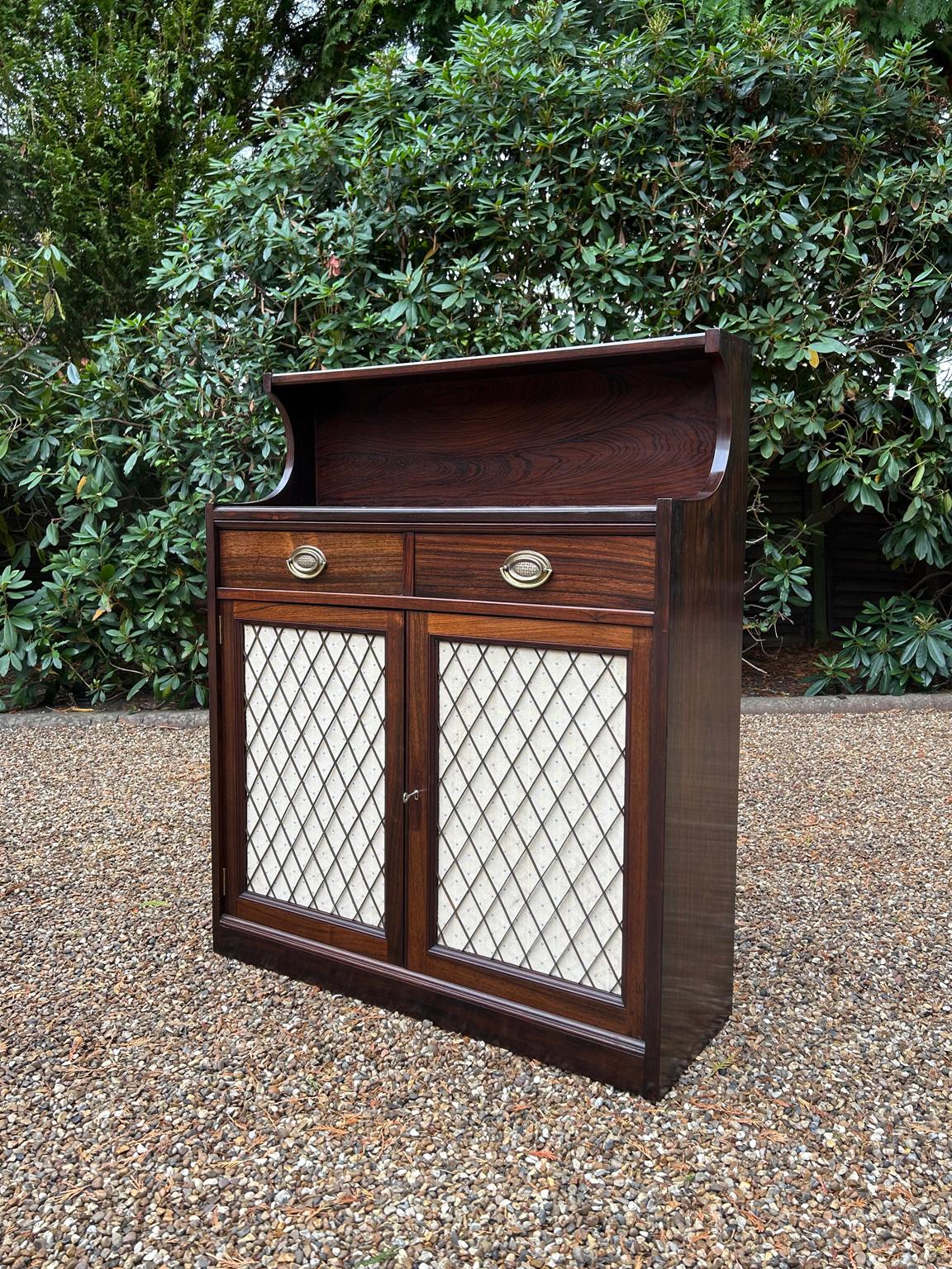 Fatto a mano Chiffoniere in palissandro del XIX secolo in vendita