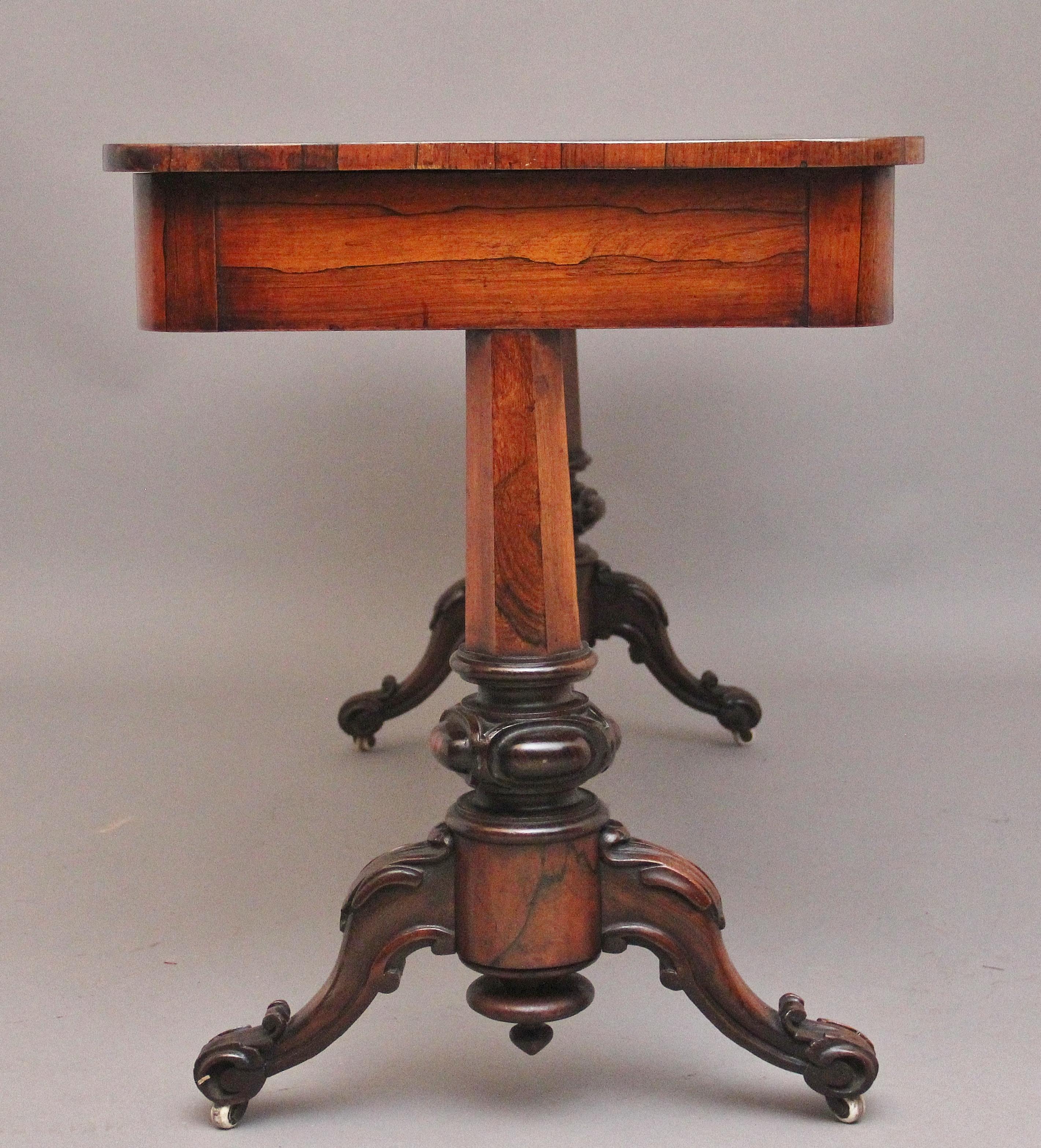 Britannique Table de bibliothèque en bois de rose du 19ème siècle en vente