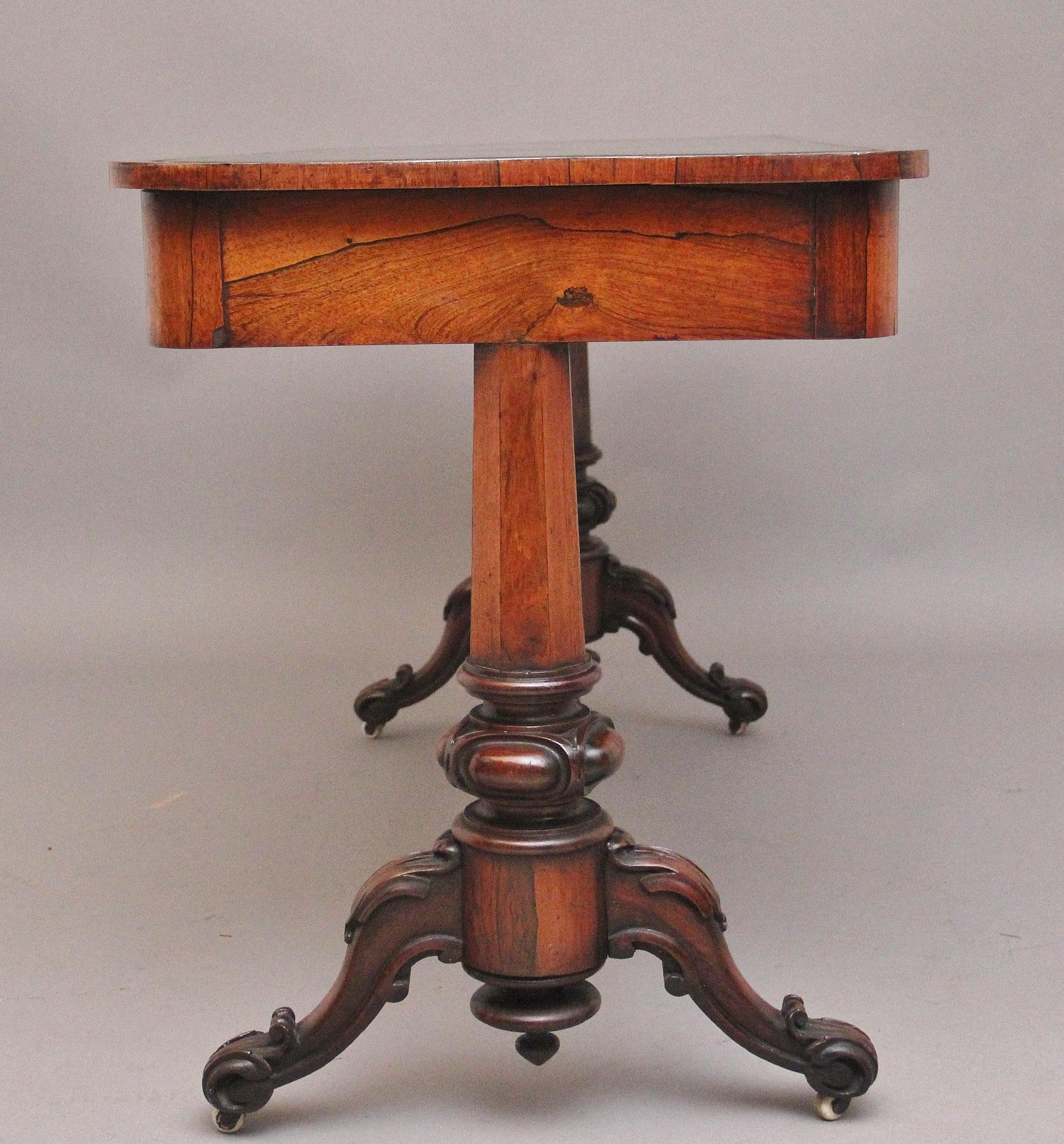 Milieu du XIXe siècle Table de bibliothèque en bois de rose du 19ème siècle en vente