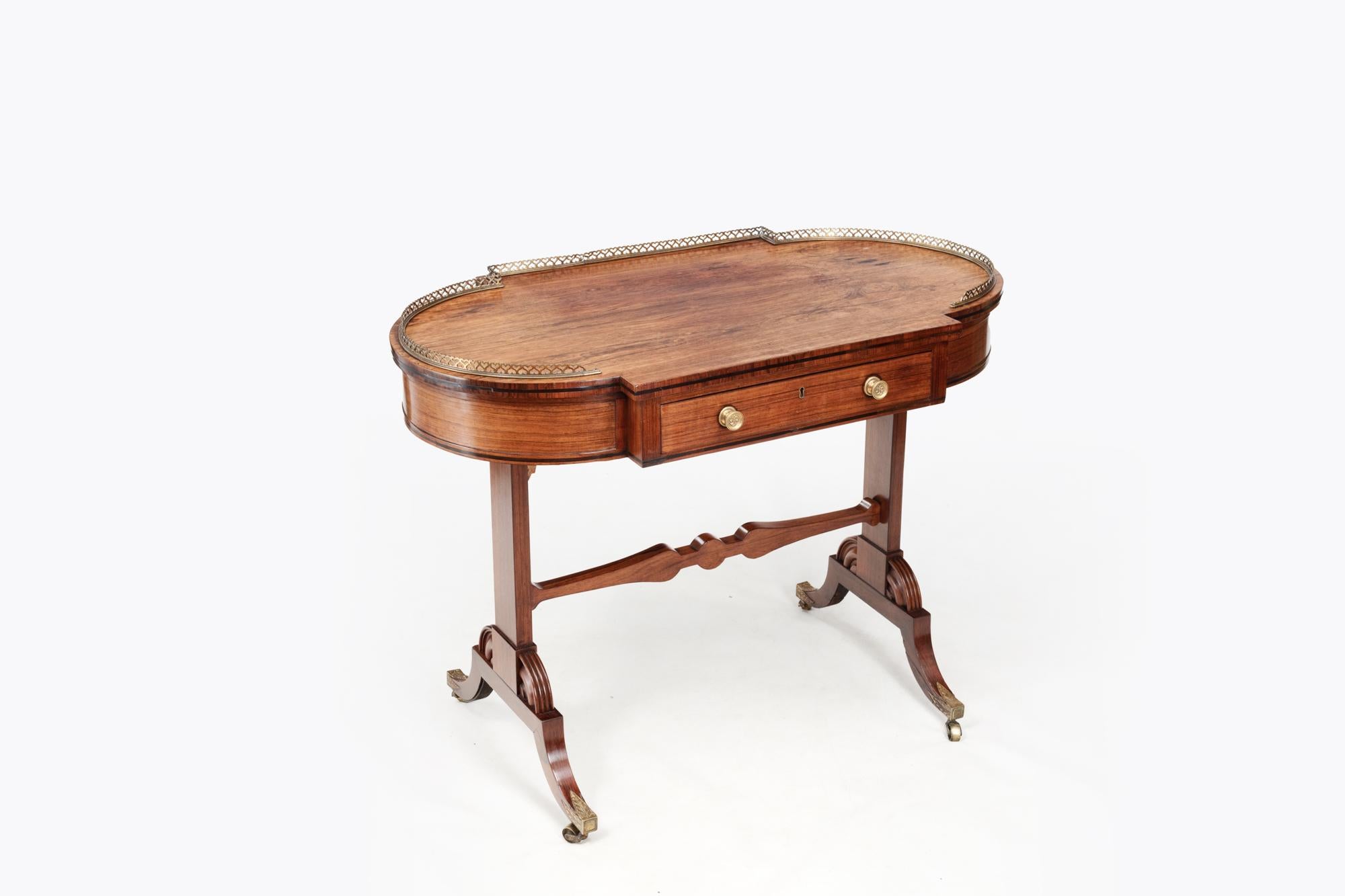 English 19th Century Rosewood Library Table With Bow Ends For Sale