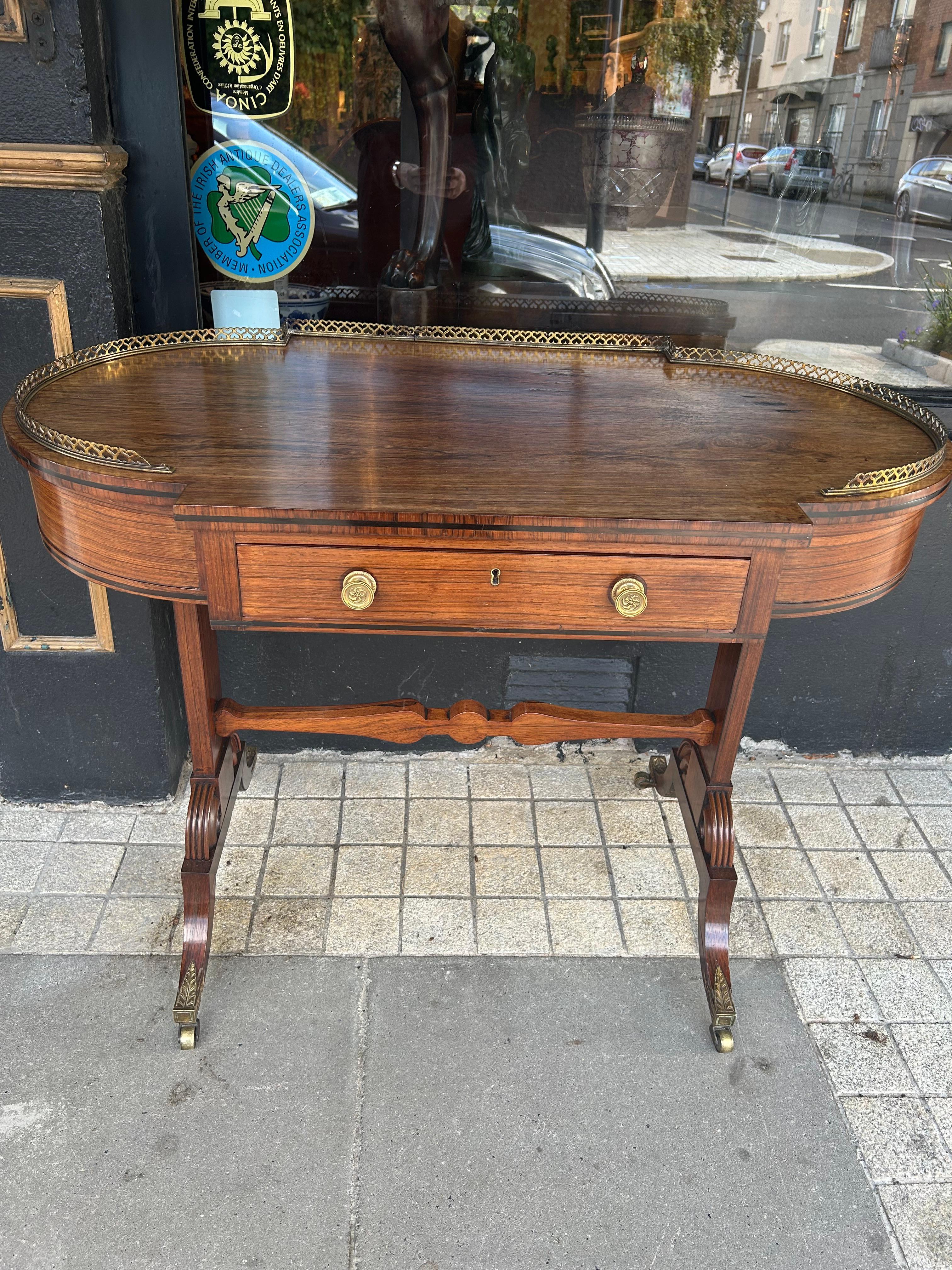 19th Century Rosewood Library Table With Bow Ends For Sale 1