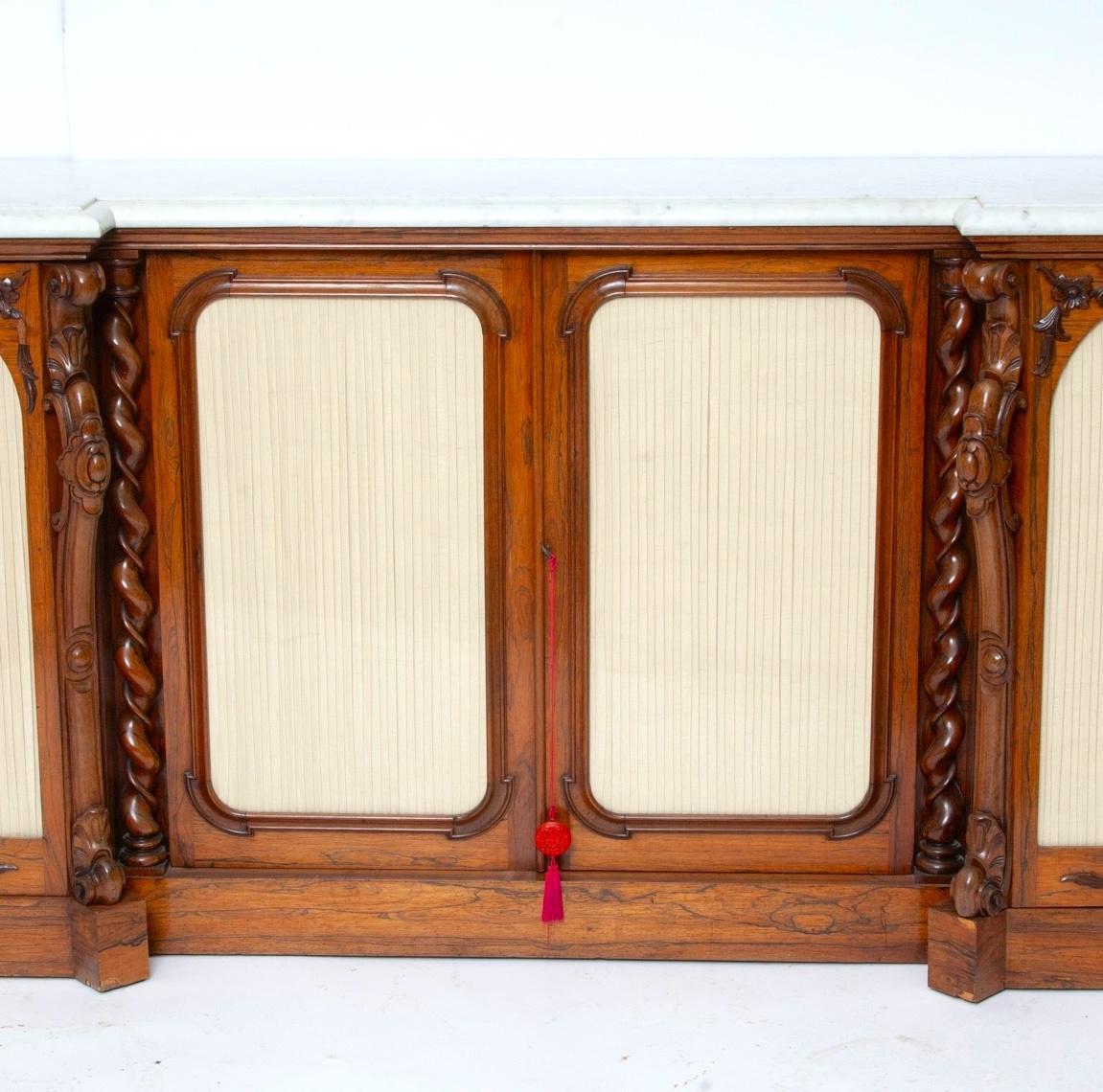 Marmo Credenza in stile vittoriano con piano in marmo del XIX secolo in vendita