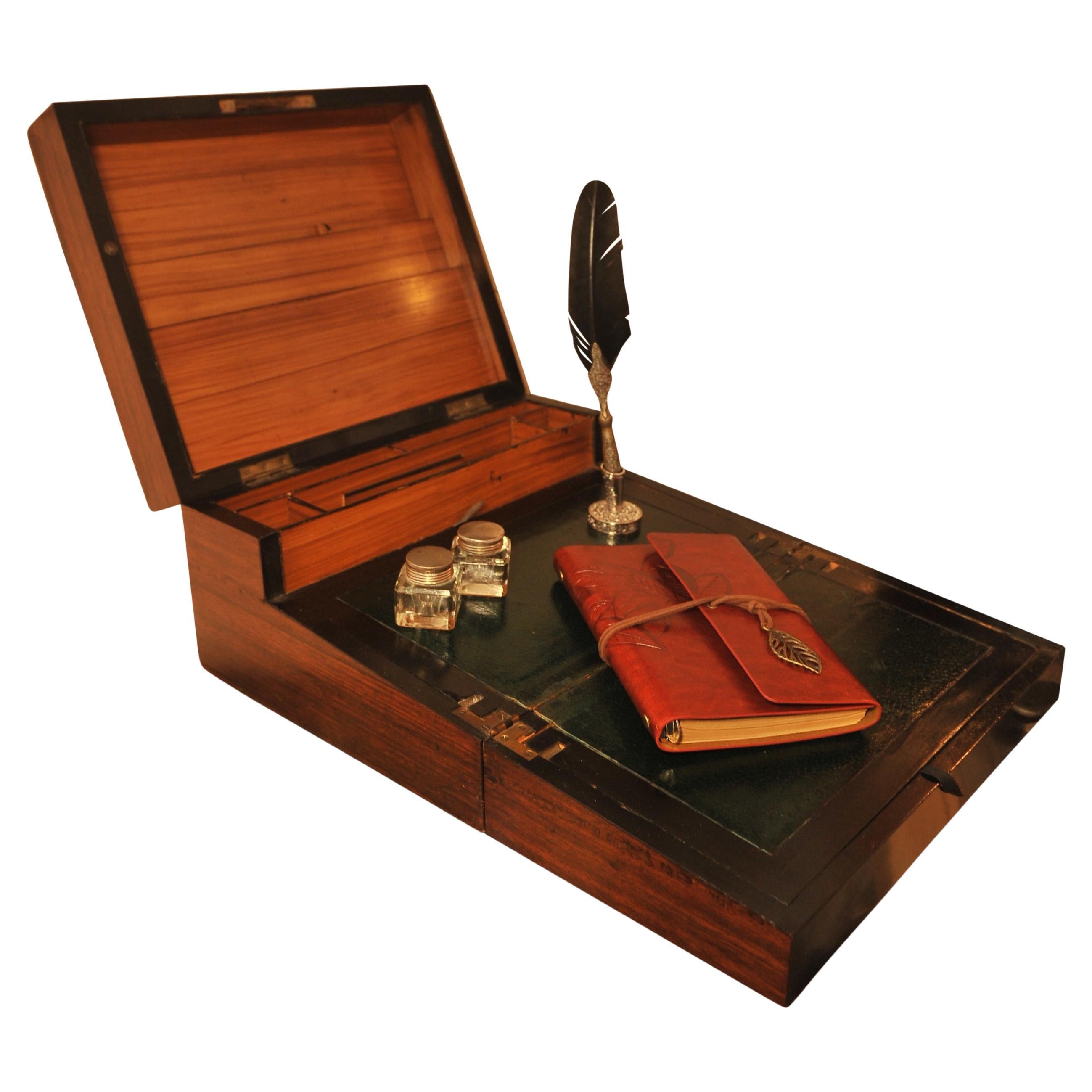 Pente d'écriture stationnaire du 19ème siècle en bois de rose et incrustation avec intérieur en cuir