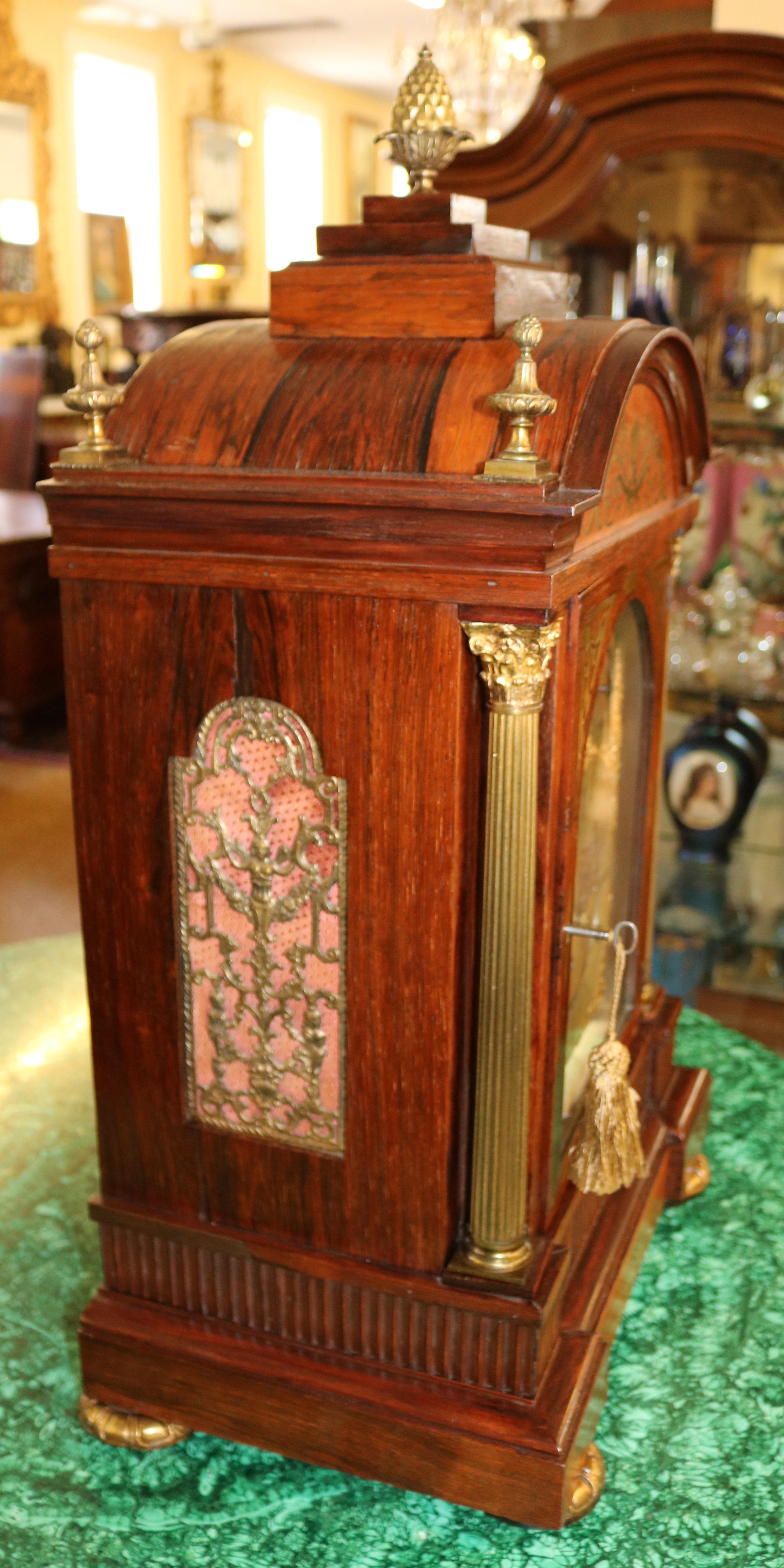 Pendule de cheminée musicale du 19e siècle en bois de rose par S. Smith & Sons London Bon état - En vente à Long Branch, NJ