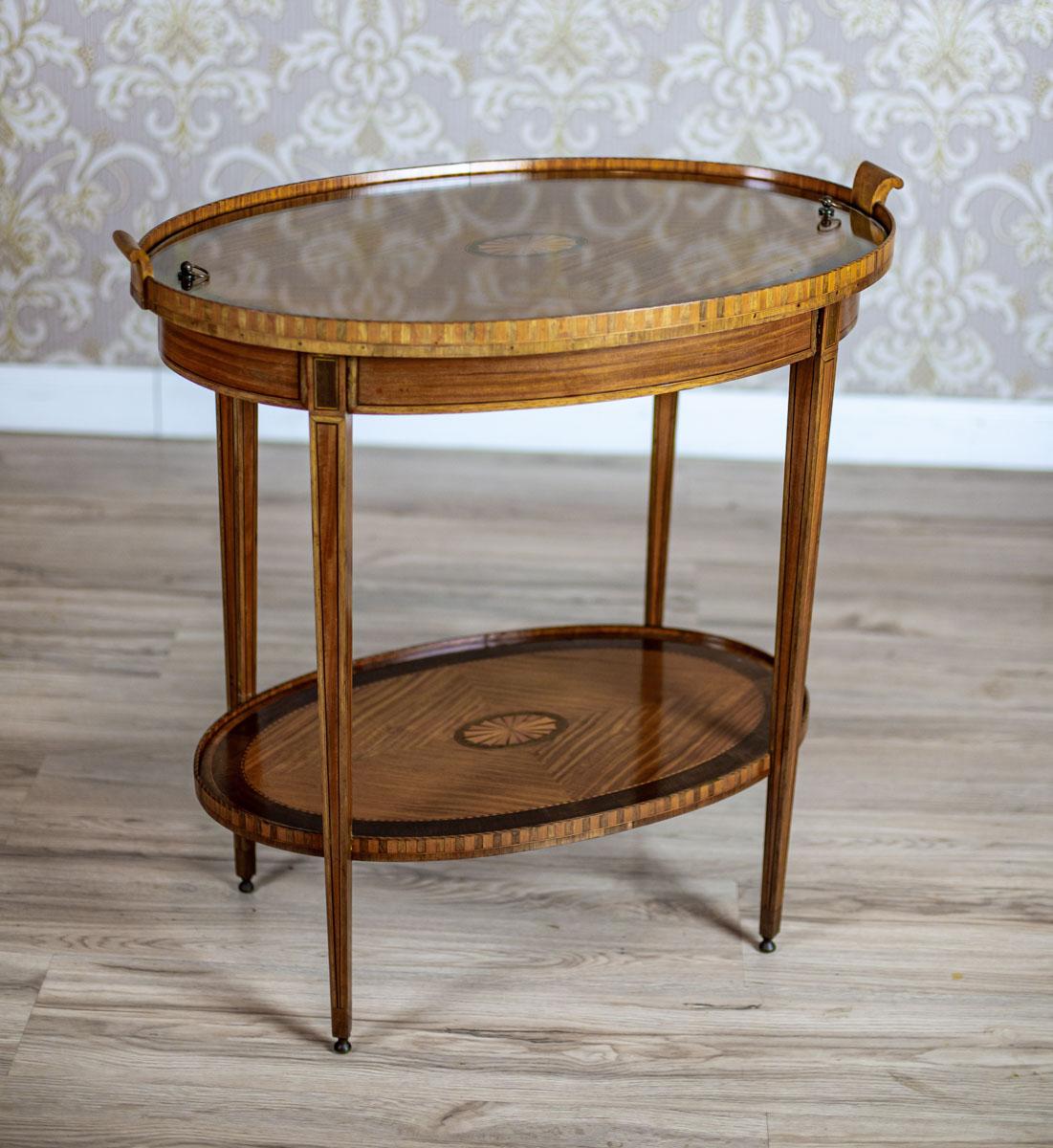 Veneer 19th Century Late Victorian English Rosewood Tea Table in Brown