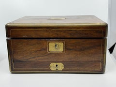 Scatola di vanità in palissandro del XIX secolo con accenti in argento massiccio Likley John Goughs