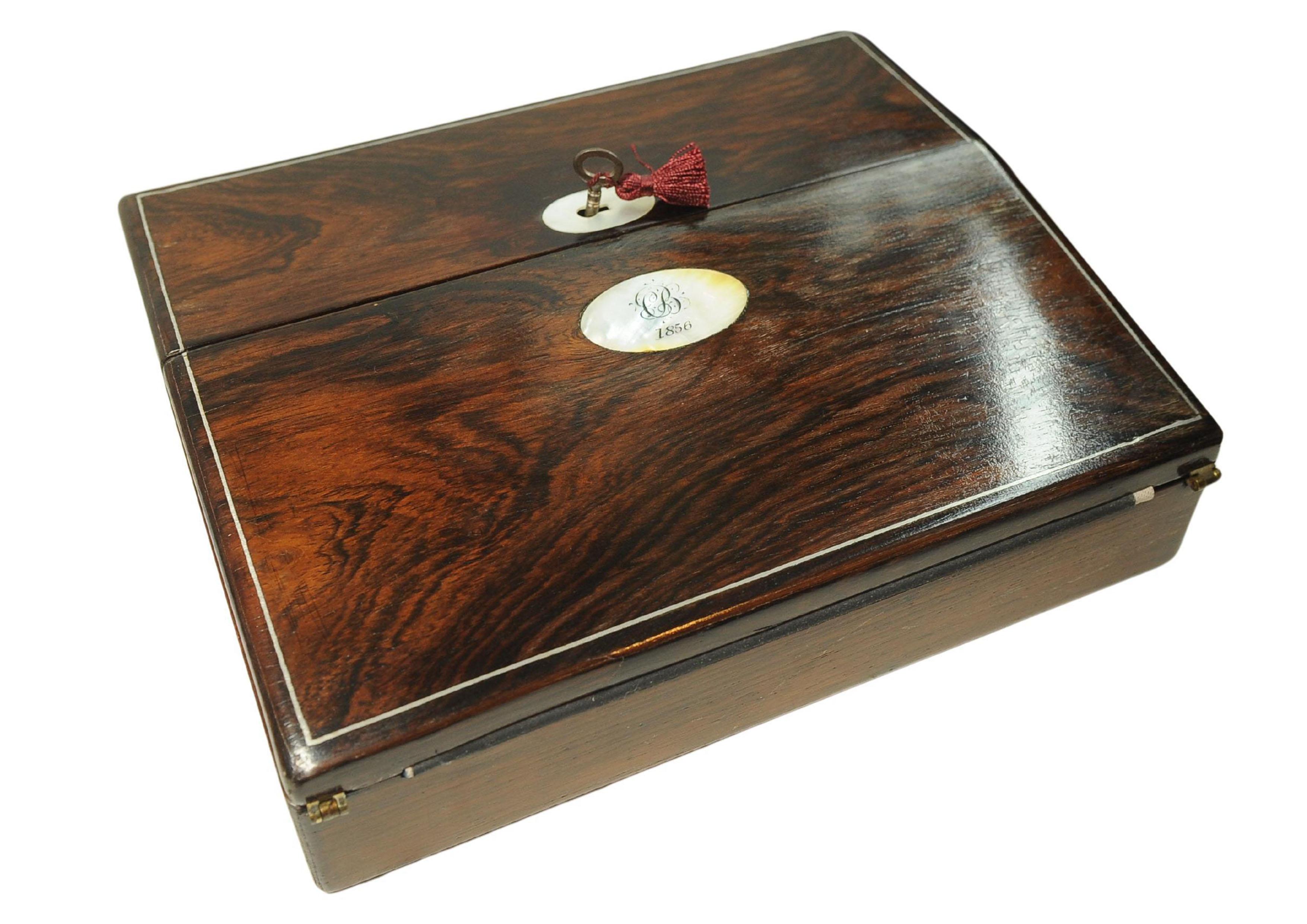 19th Century Rosewood Writing Slope Decorated With Beautiful Inlay Throughout im Angebot 3