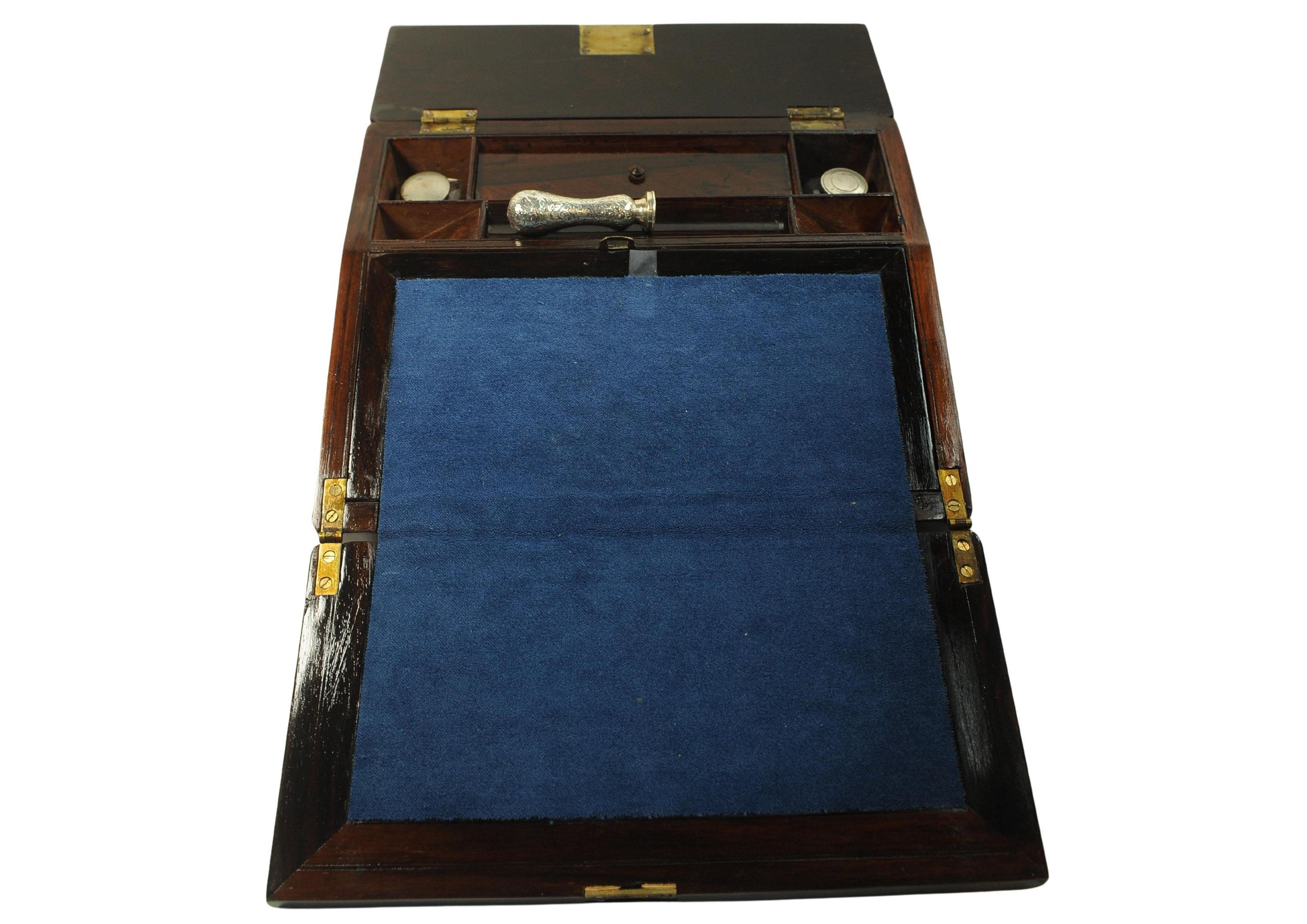 19th Century Rosewood Writing Slope Decorated With Beautiful Inlay Throughout im Zustand „Gut“ im Angebot in Reading, Berkshire