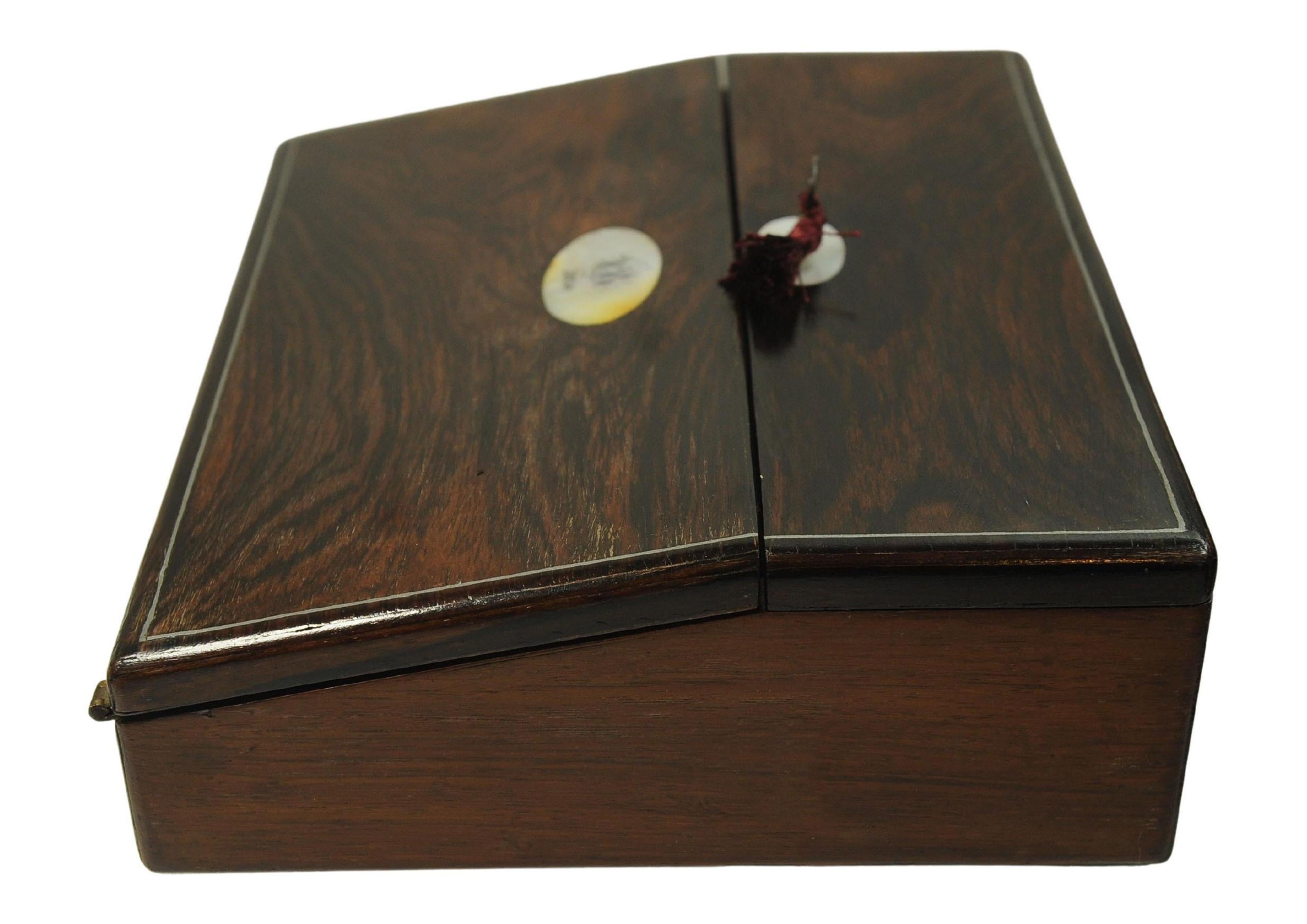 19th Century Rosewood Writing Slope Decorated With Beautiful Inlay Throughout im Angebot 1