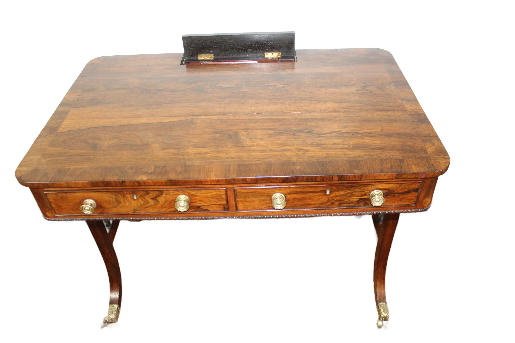 Table de bibliothèque en bois de rose Gillows Regency
 

L'artisanat de la Régence
Cette superbe table de bibliothèque ou d'écriture en palissandre de style Régence est un exemple étonnant de savoir-faire et d'élégance, incarnant les