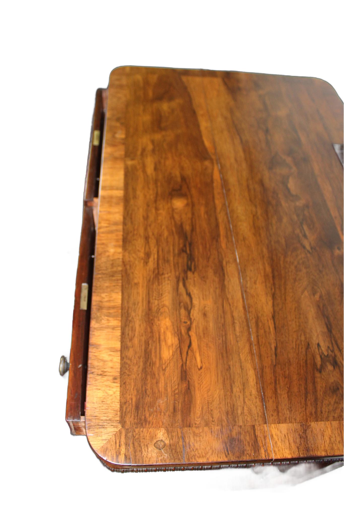 Regency Table à écrire en bois de rose du 19e siècle en vente