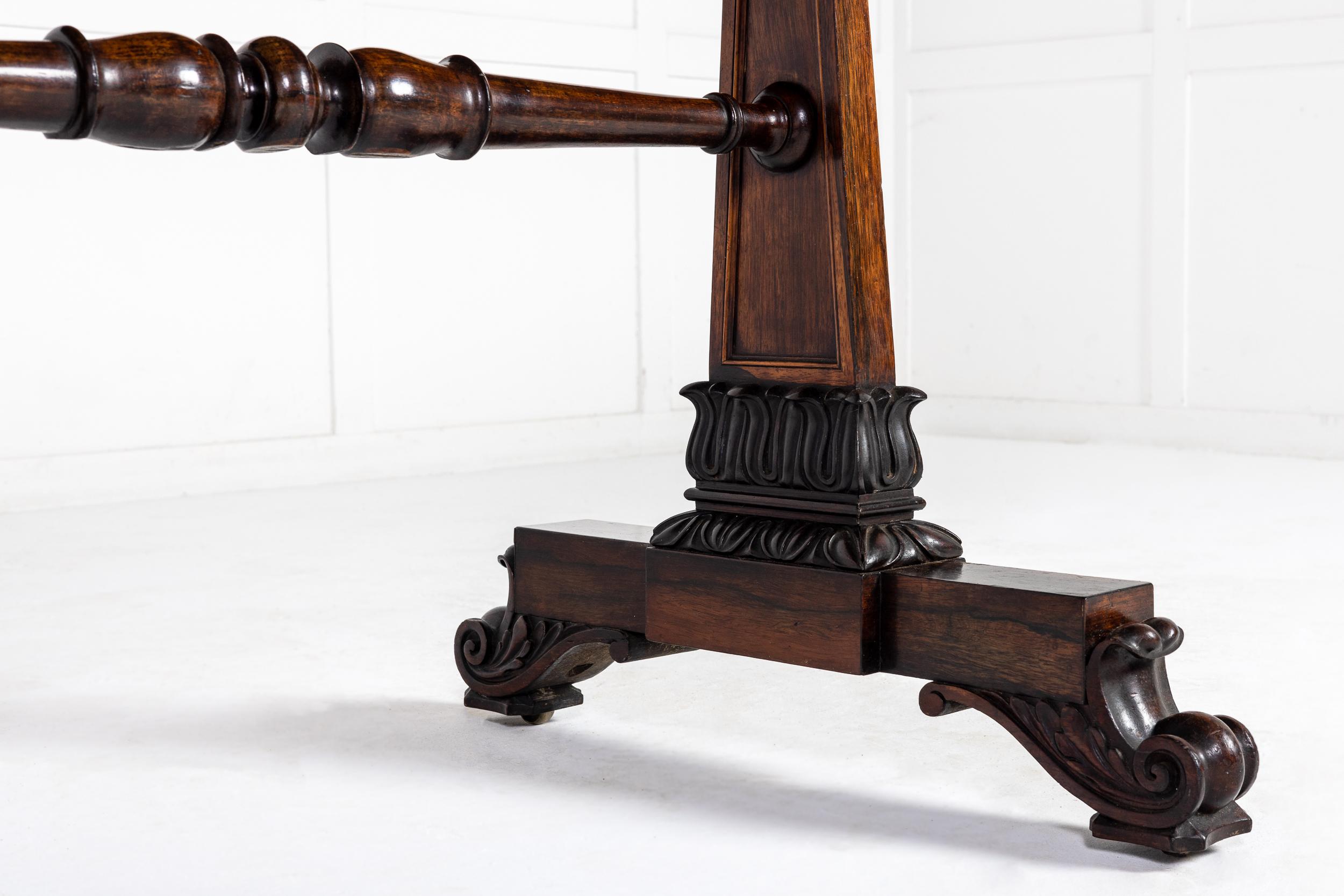 Bois de rose Table à écrire en palissandre du 19e siècle en vente