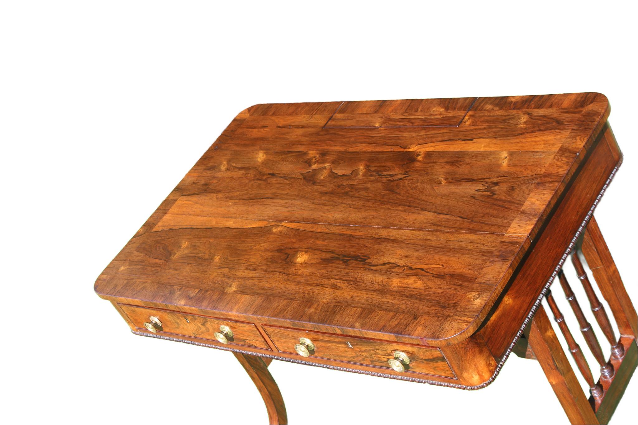 XIXe siècle Table à écrire en bois de rose du 19e siècle en vente