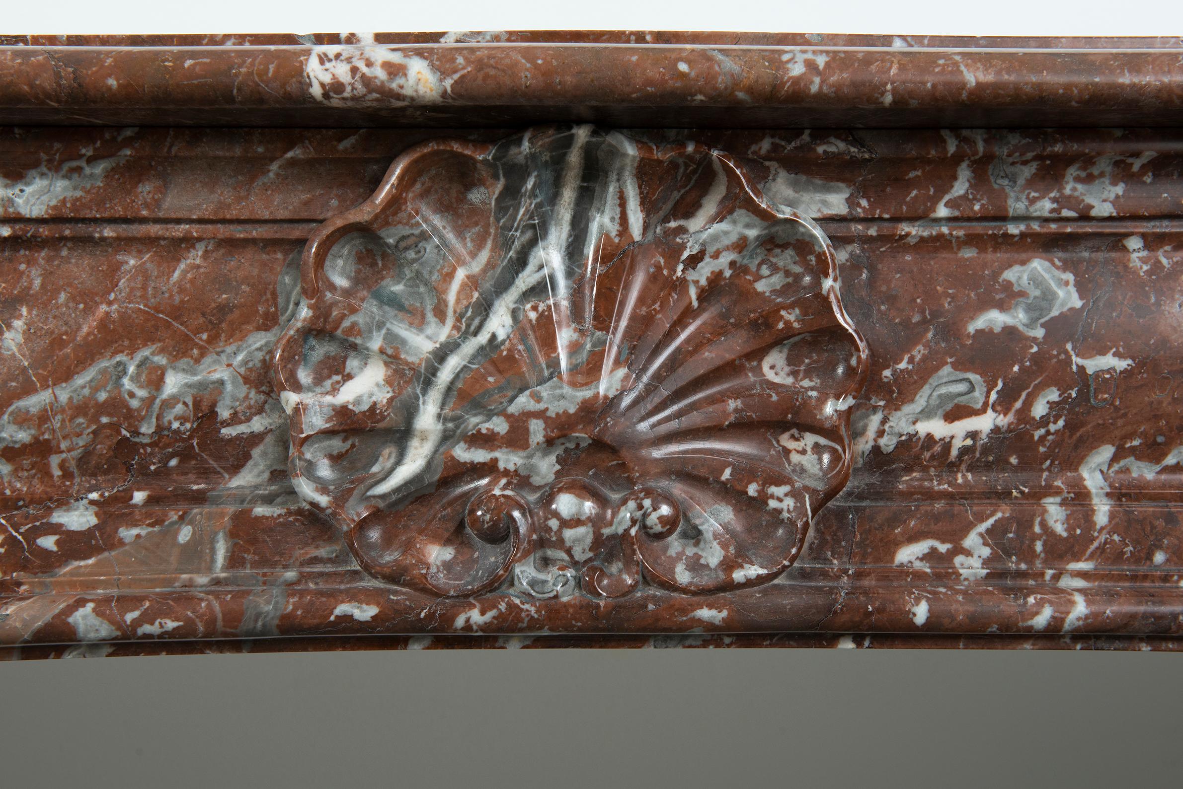 19. Jahrhundert Rouge de Mazy Marmor Louis XV Kamin Kamin Mantel (Französisch) im Angebot