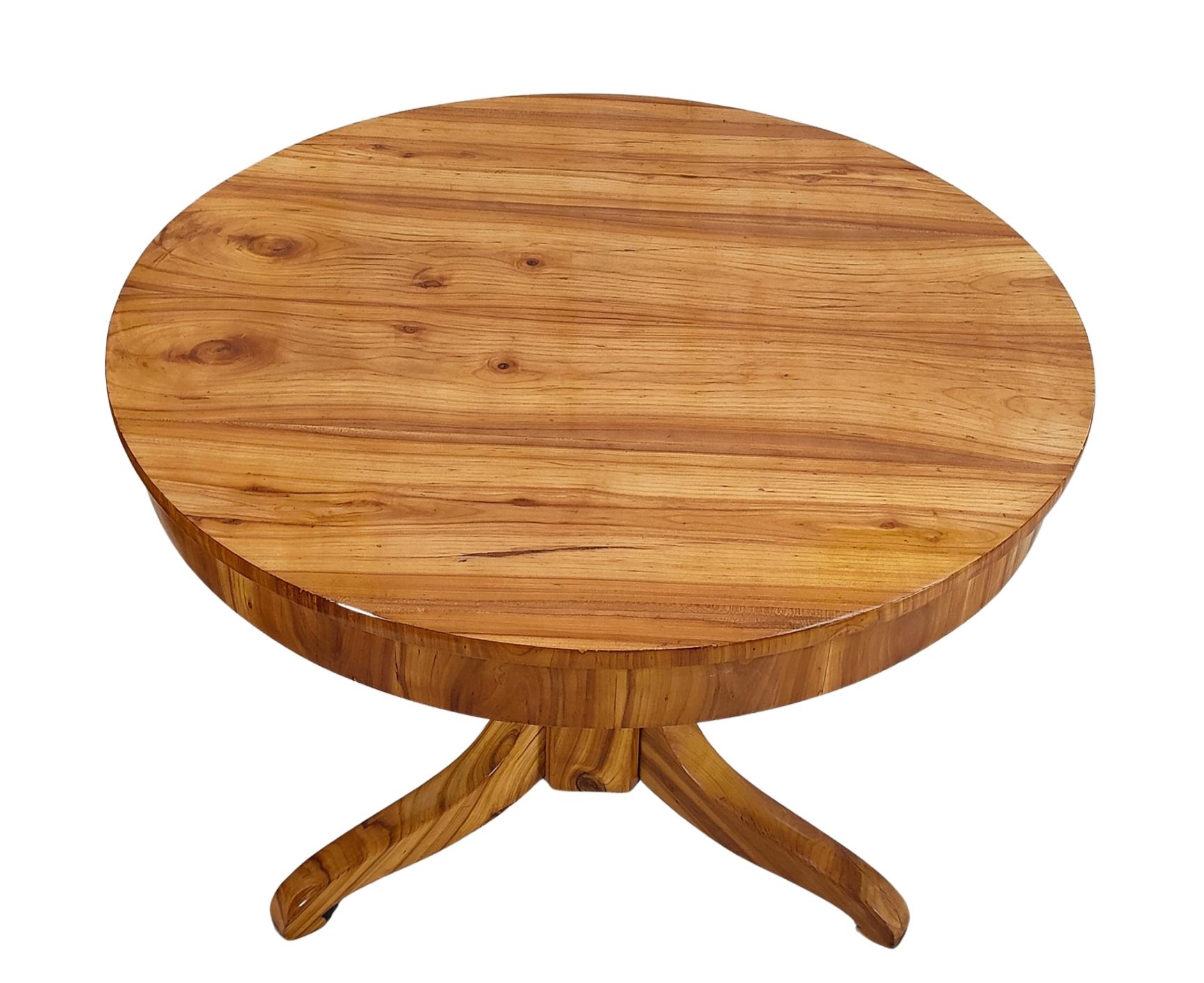 Cerise Table ronde Biedermeier du 19ème siècle en merisier en vente
