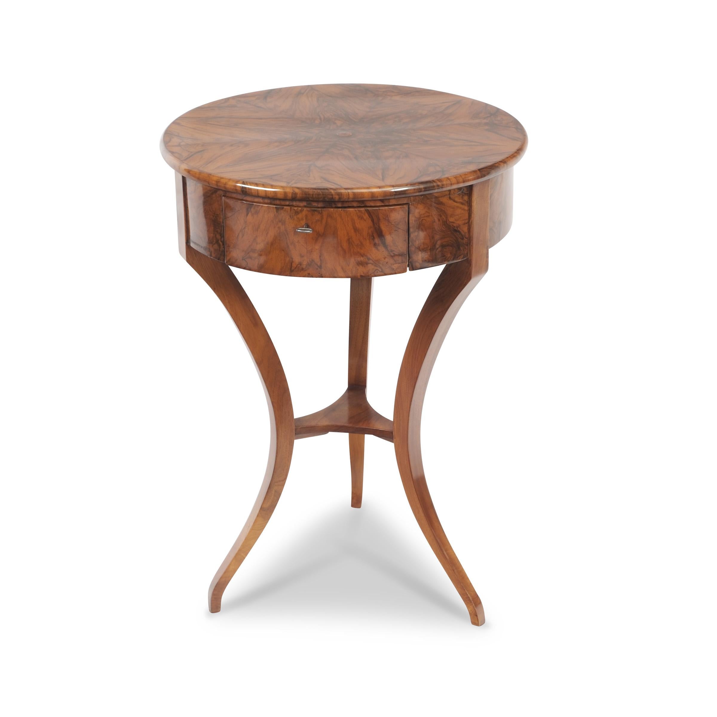 Sewing/side table
Biedermeier, around 1810/20, walnut and walnut root veneered, top star inlaid,

one drawer with inner partition, restored condition, shellac polish

 

Dimensions: height 75,5 cm - diameter: 53 cm