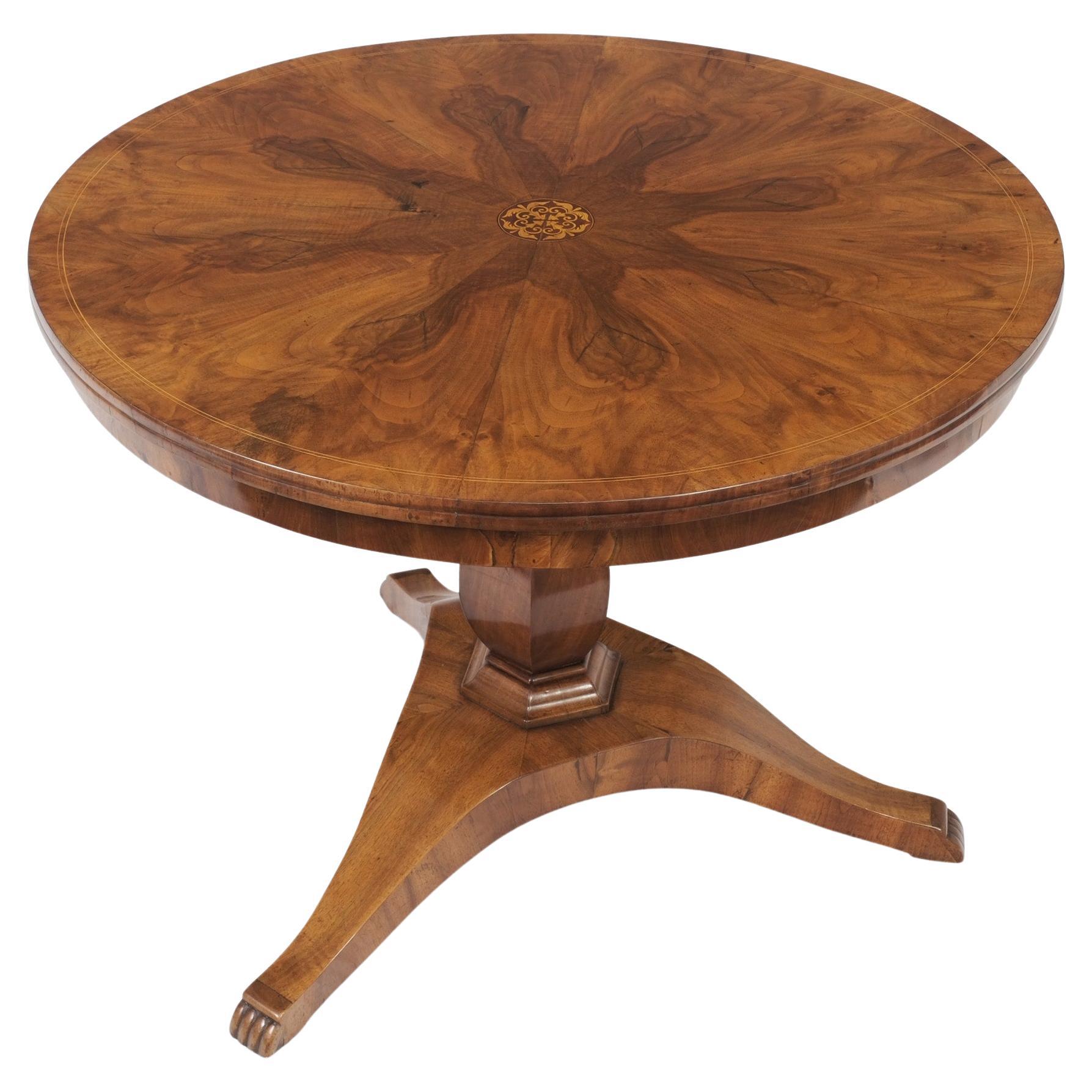 Runder Biedermeier-Tisch aus Nussbaumholz, 19. Jahrhundert 