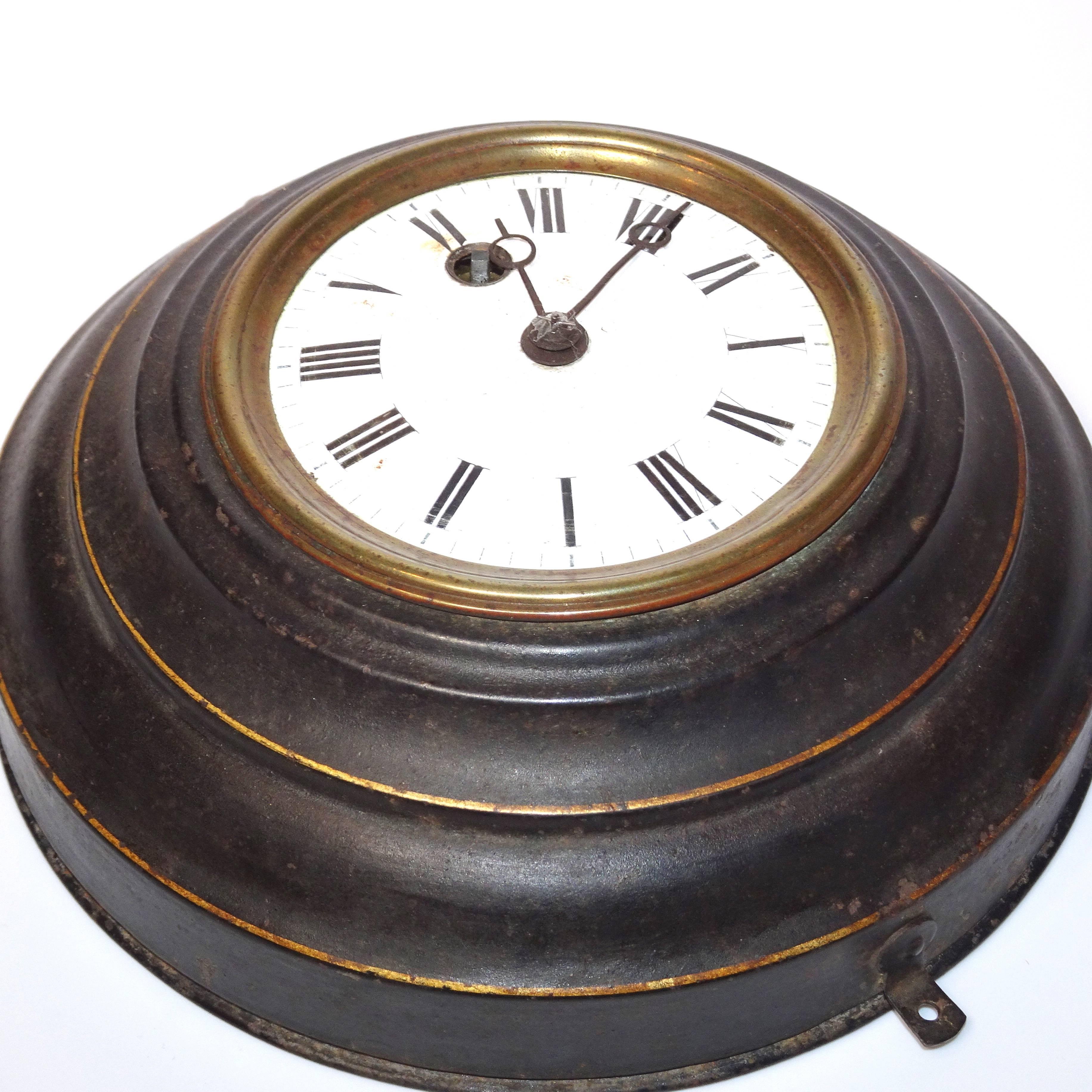 Metal 19th Century Round Black Tole Clock with White Face