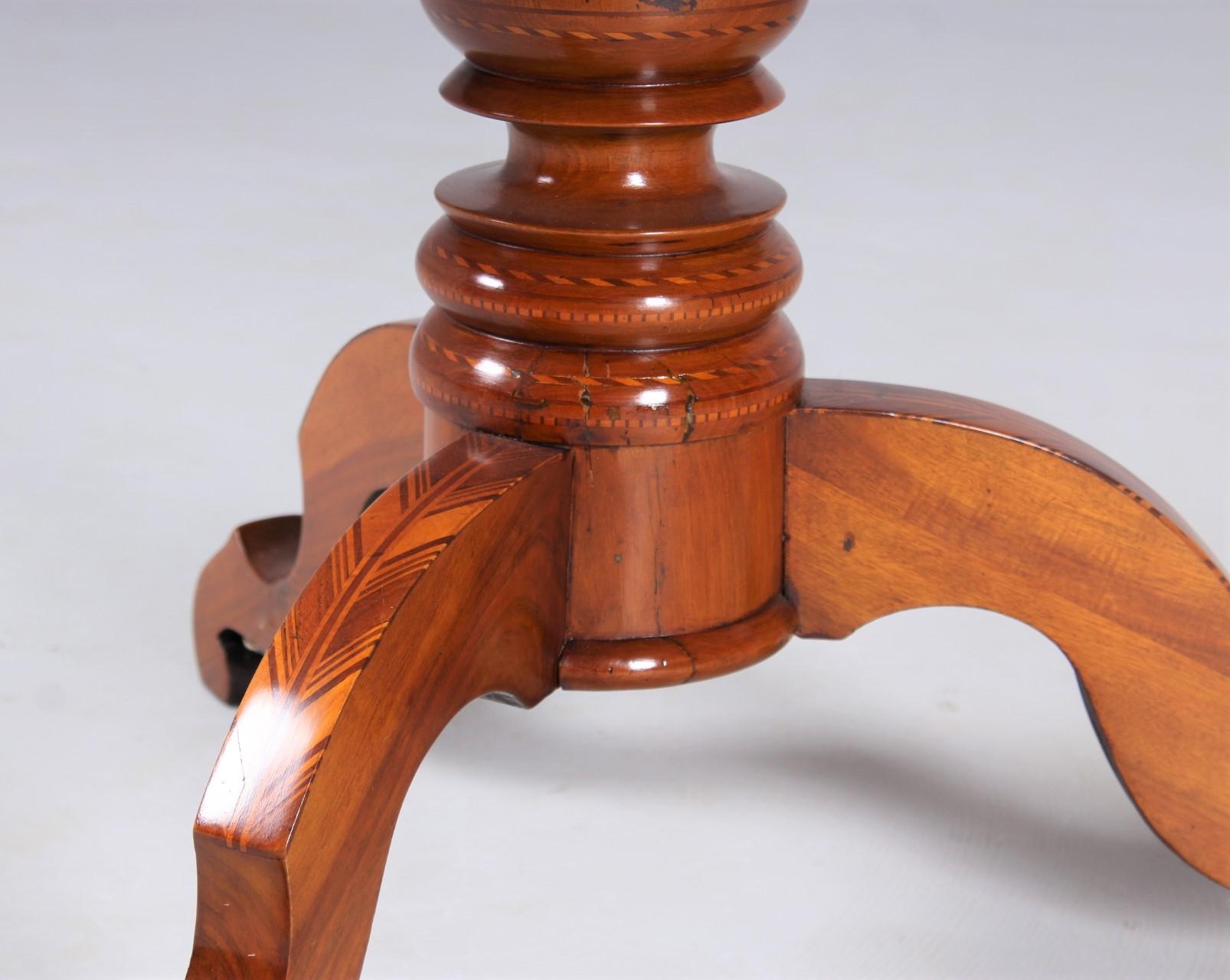 19th Century Round Coffee Table, Side Table, Walnut with Marquetry, Italy, 1880 2