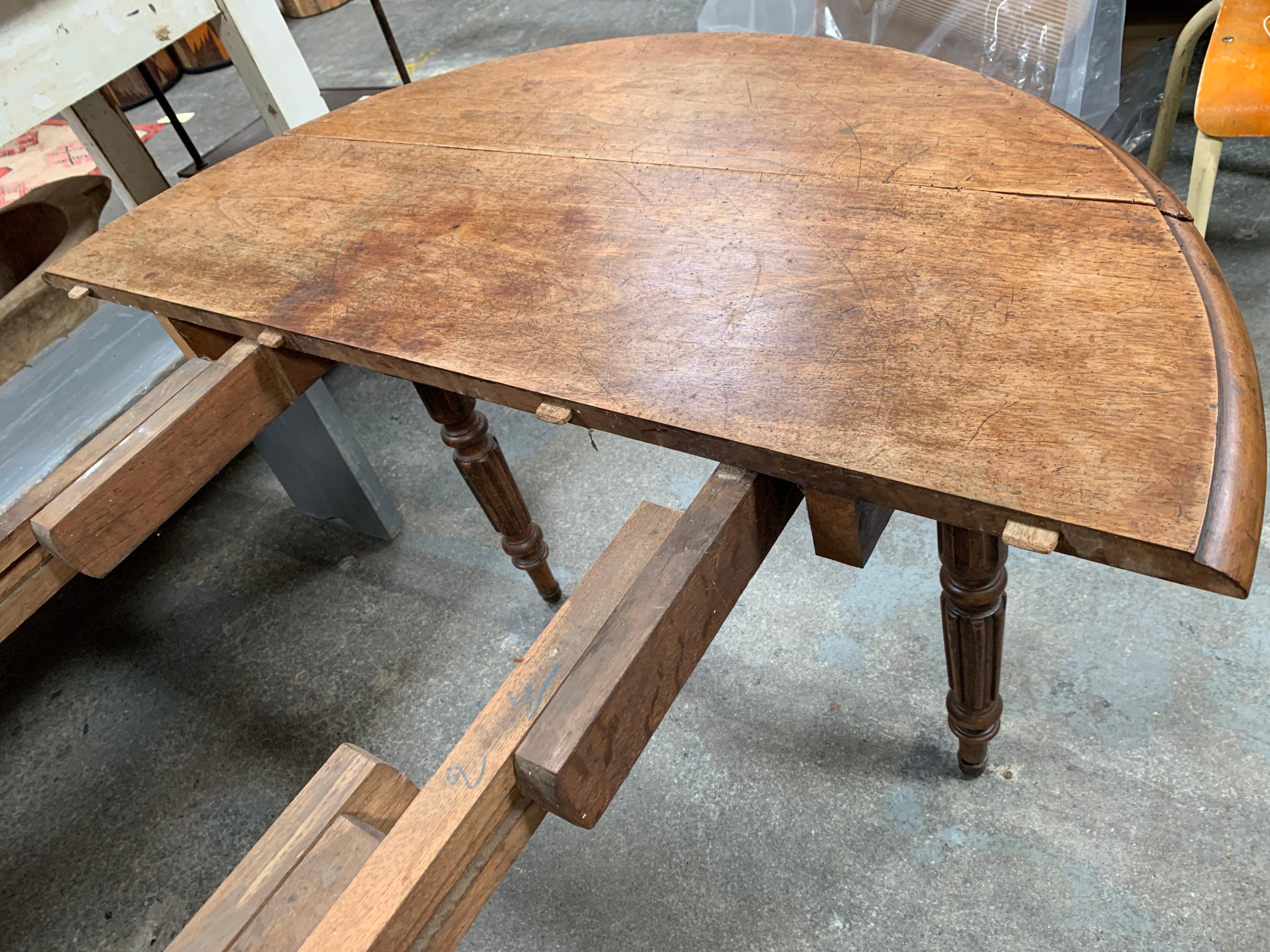 19th Century Round Extendable French Drop Leaf Dining Table 2
