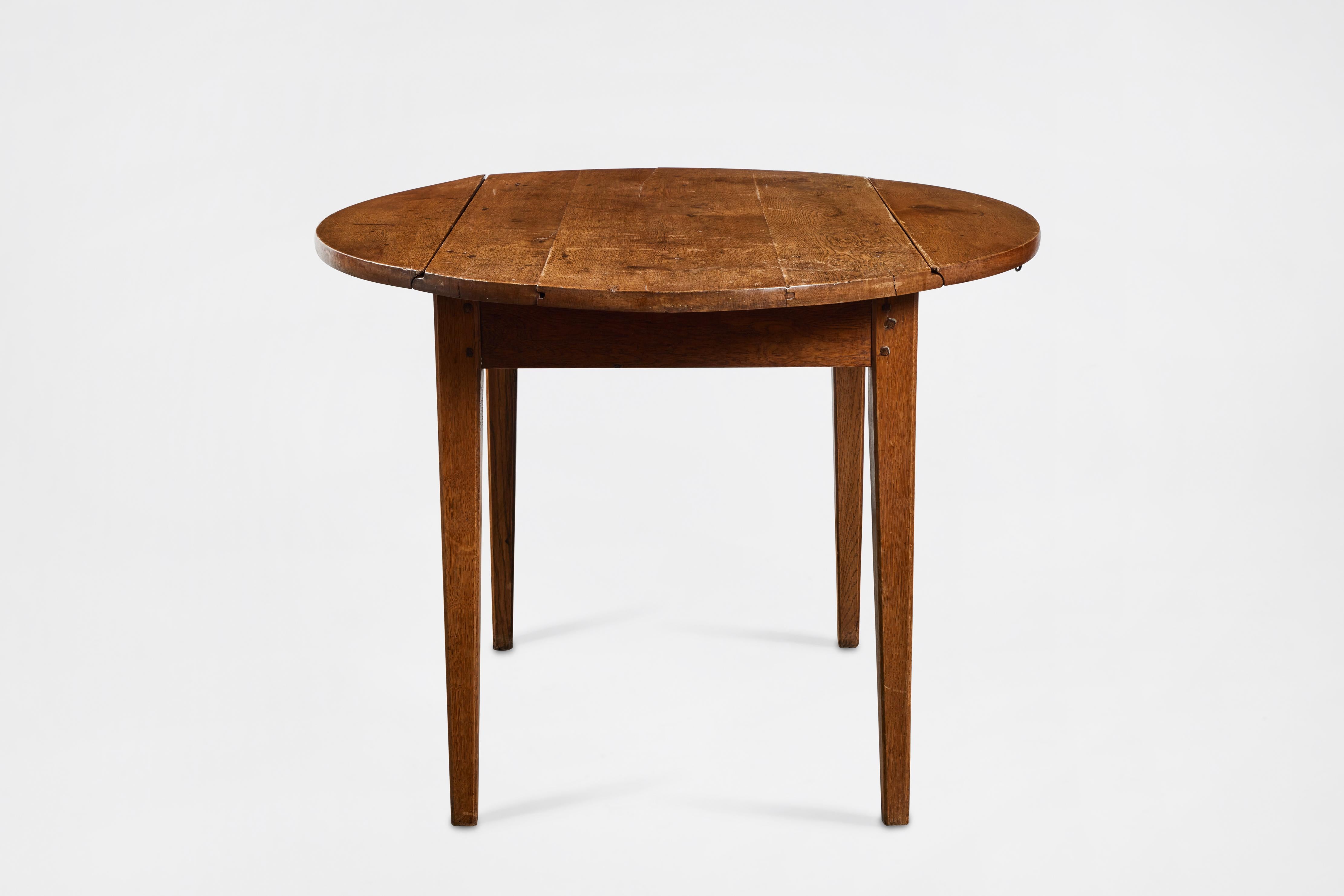 19th Century Round Gateleg Oak Table from Pierre Deux In Good Condition In Chicago, IL