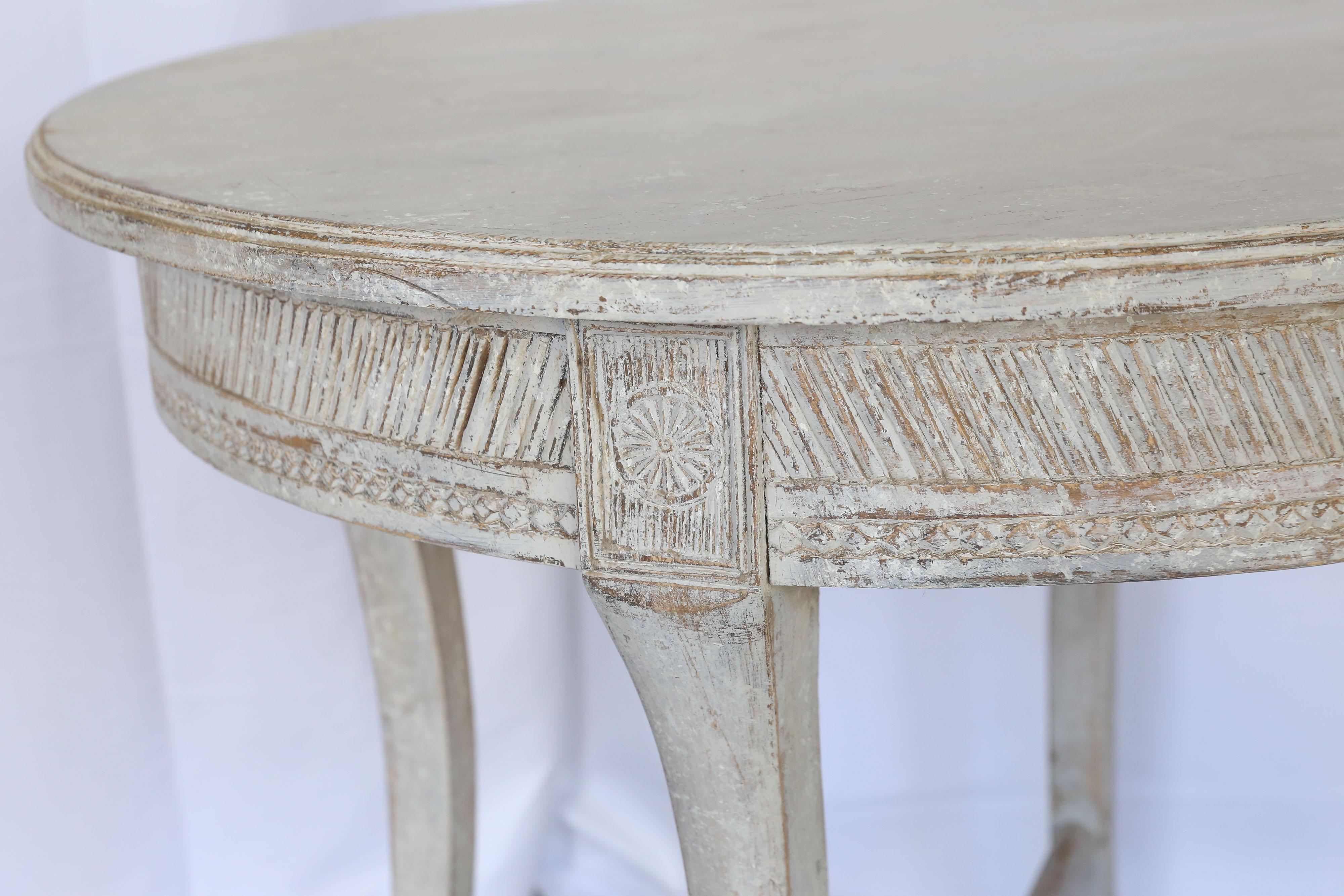 19th Century Round Gustavian Table In Good Condition For Sale In Houston, TX