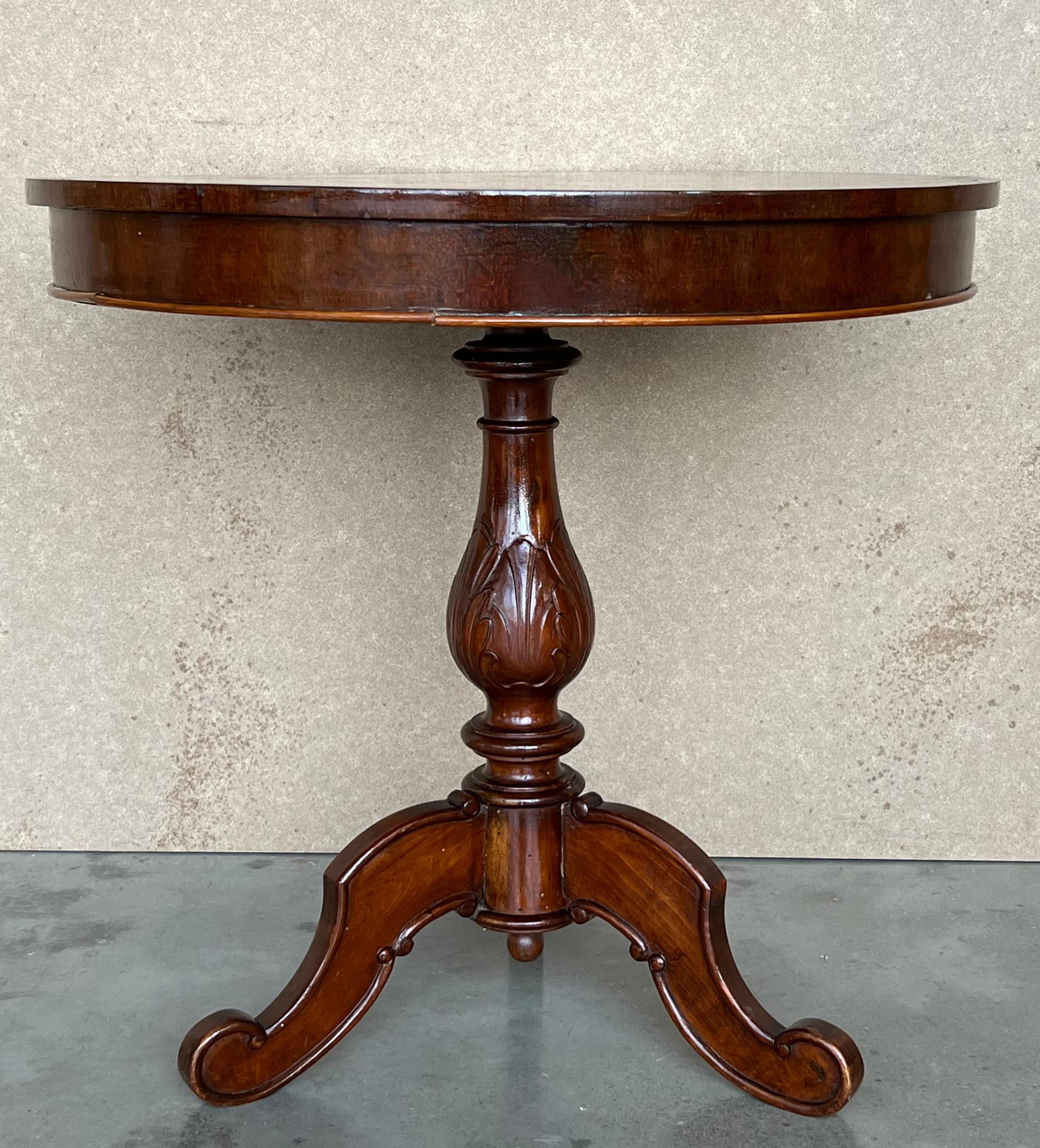 Victorian 19th Century Round Marquetry Pedestal Italian Table For Sale