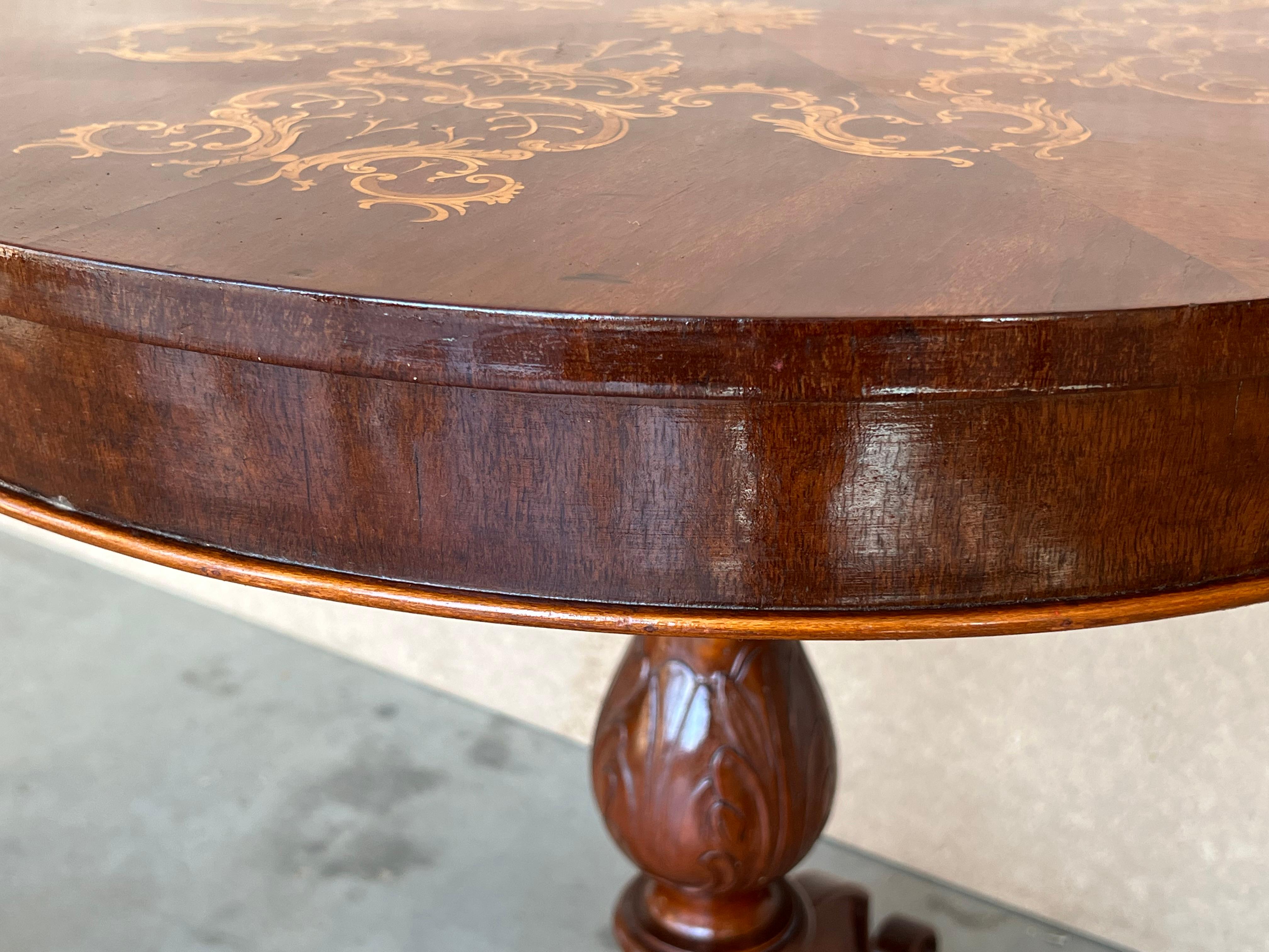 19th Century Round Marquetry Pedestal Italian Table In Good Condition For Sale In Miami, FL