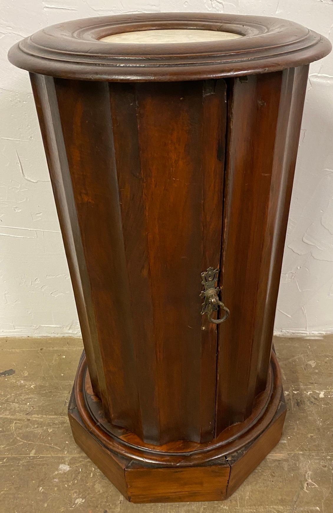19th Century Round Pedestal Pot Cupboard Side Table For Sale 4