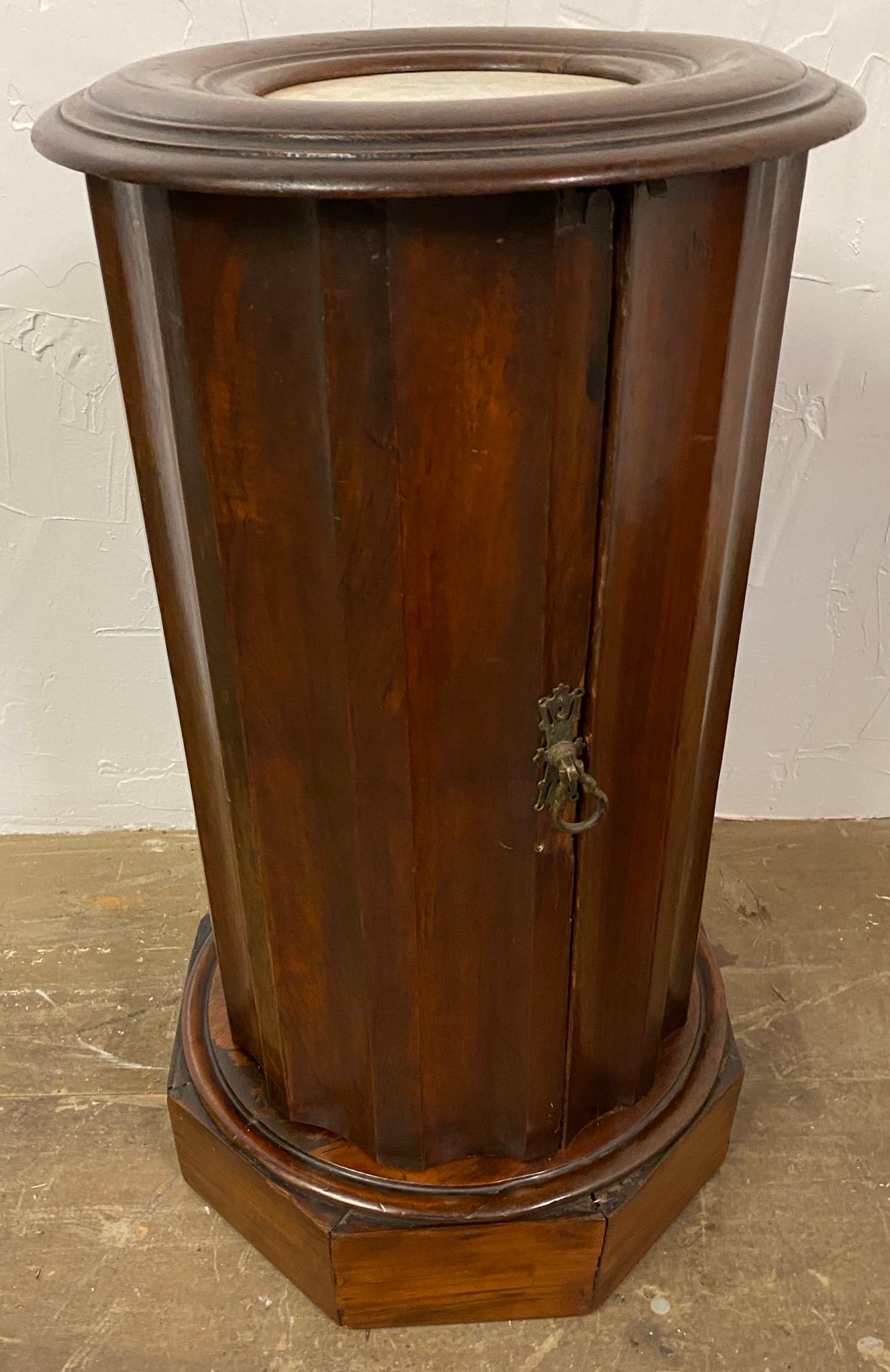 19th Century Round Pedestal Pot Cupboard Side Table For Sale 5