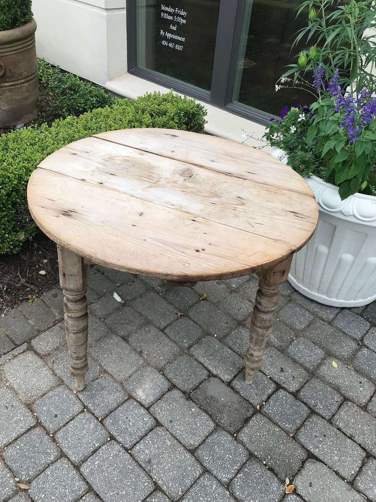 19th Century Round Pine Pub Table with Old Bleached Finish In Good Condition In Atlanta, GA
