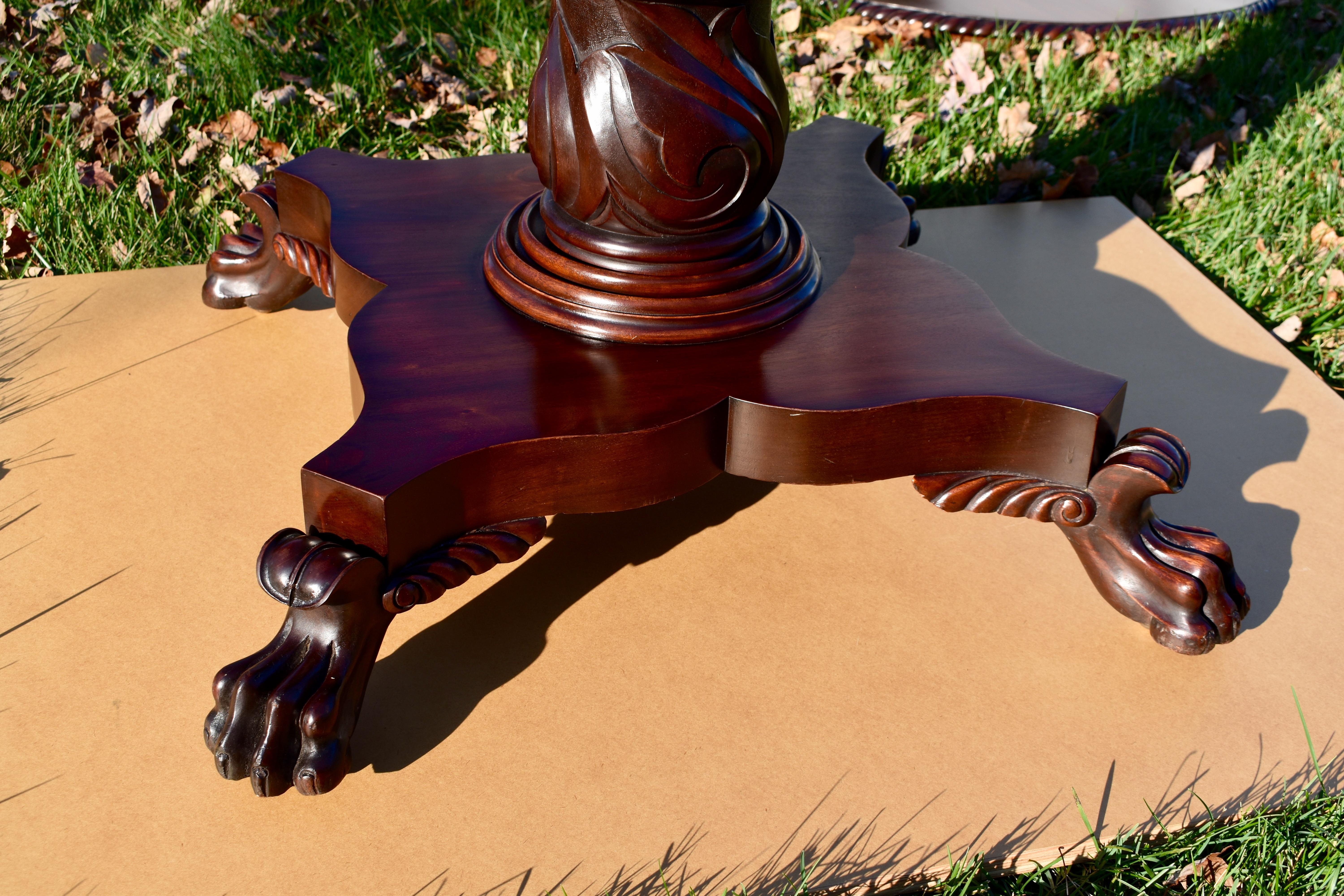 19th Century Round Regency Mahogany Table with Lion Paw Feet For Sale 2