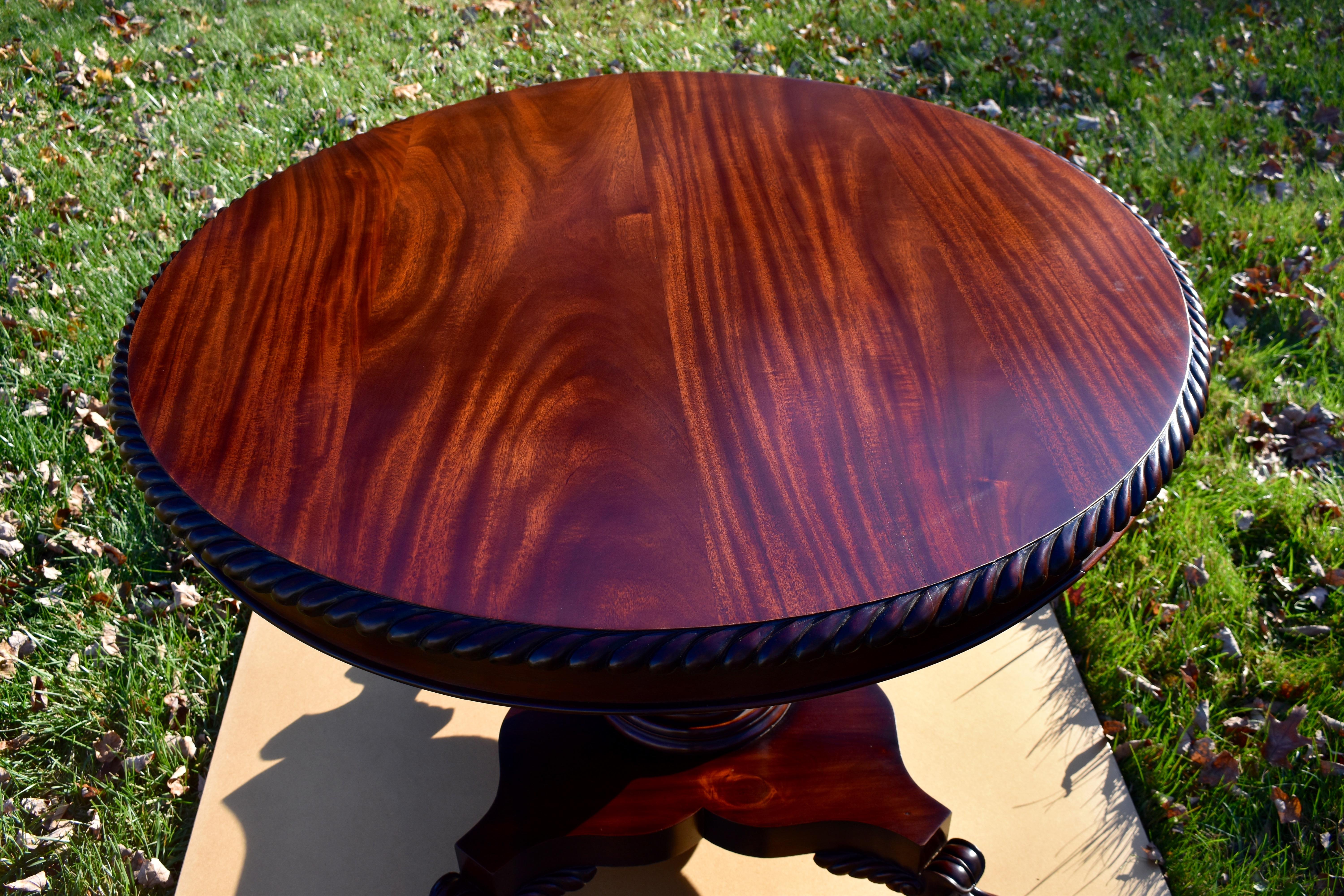 19th Century Round Regency Mahogany Table with Lion Paw Feet For Sale 3
