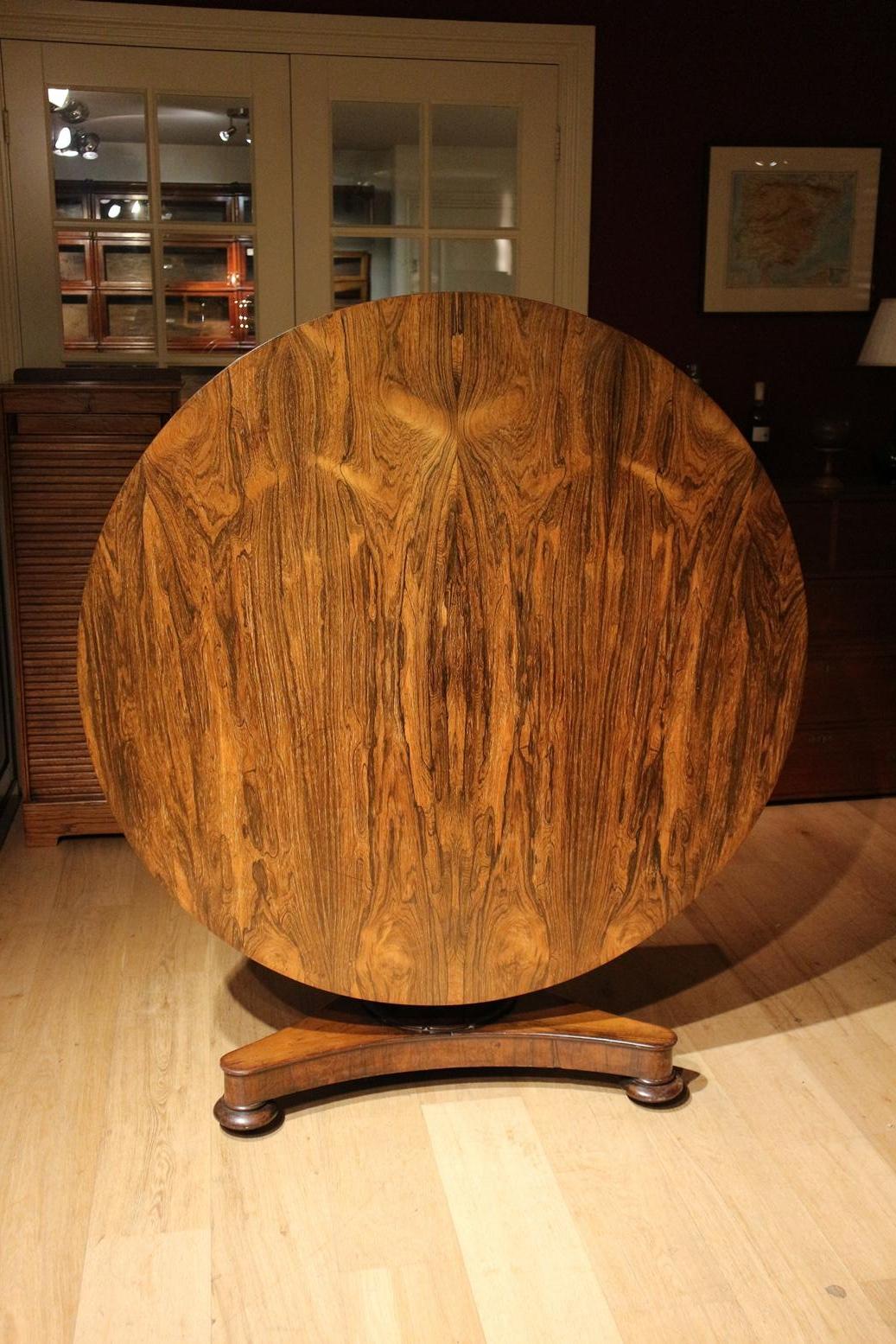 Beautiful antique round rosewood dining room table in perfect and original condition. The table can also be used nicely as a large side table next to a sofa.
Origin: England
Period: Approx. 1830
Size: diameter 122 cm, height 71 cm Legroom 65 cm.