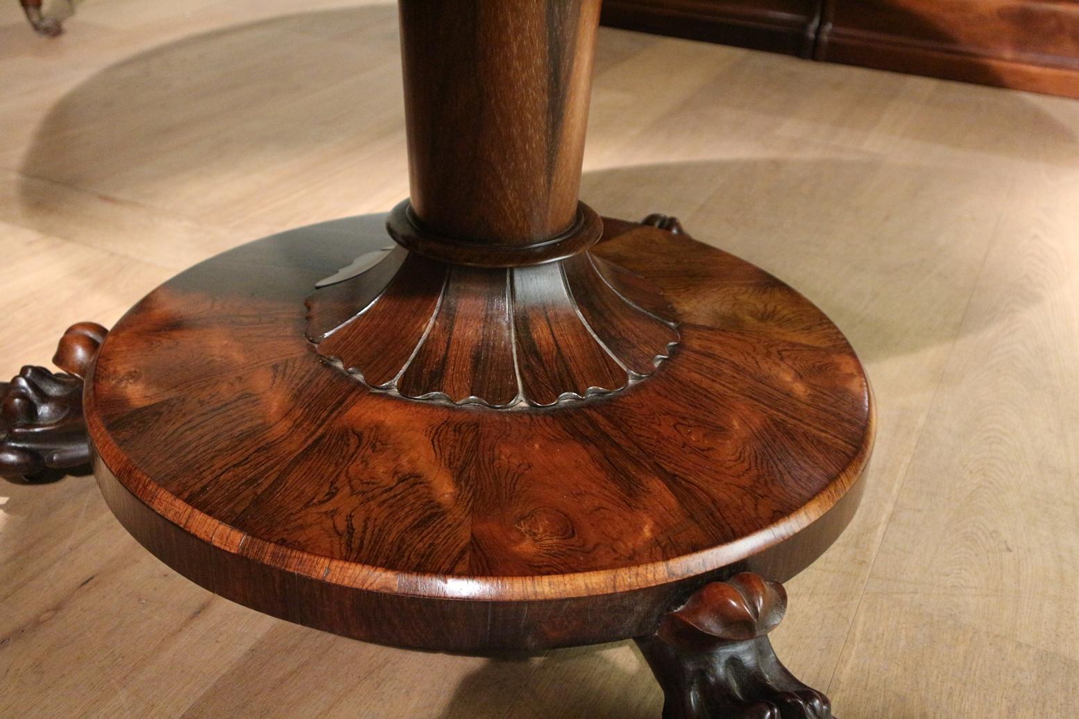 19th Century Round Rosewood Dining Room Table In Good Condition In Eindhoven, NL