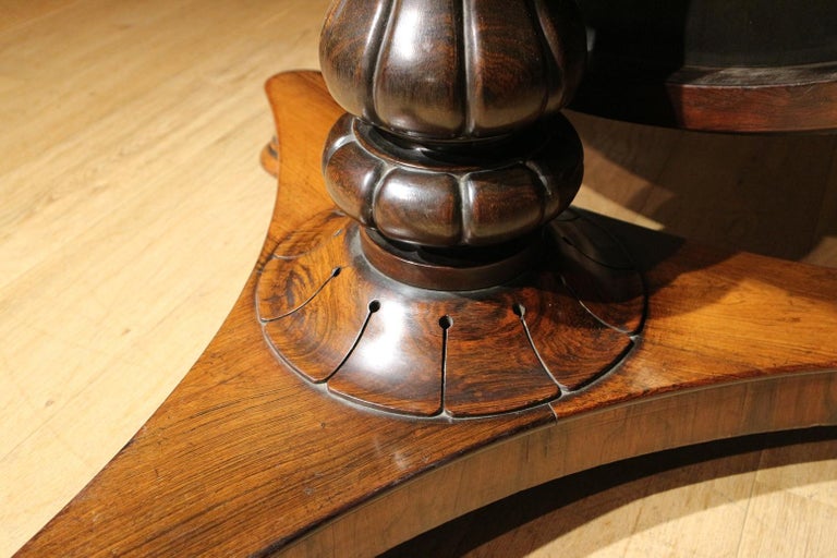 19th Century Round Rosewood Dining Room Table For Sale 5